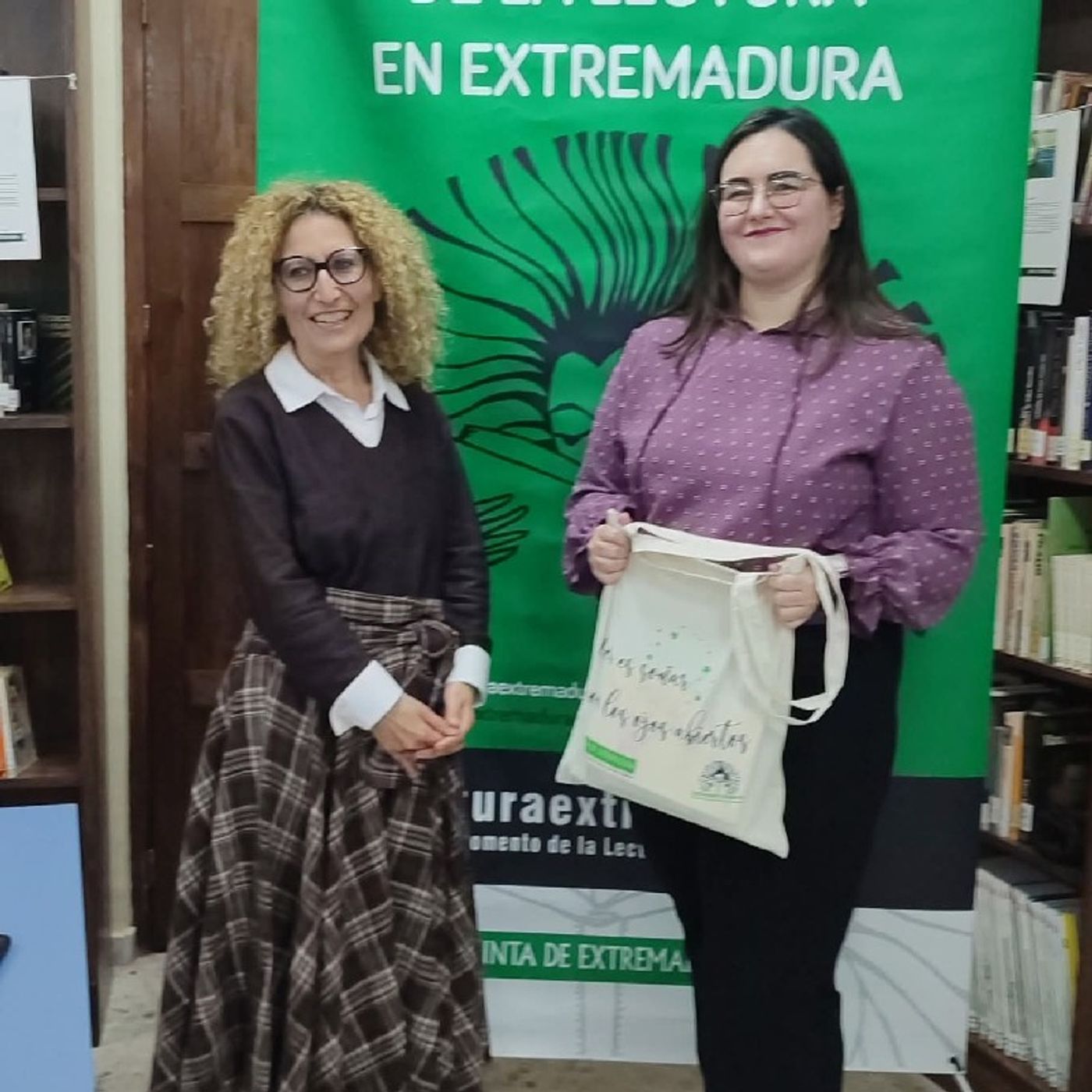 María Sánchez Chaves recibe el Primer Premio del Concurso de Microcuentos Extremeños de la Junta de Extremadura episode artwork