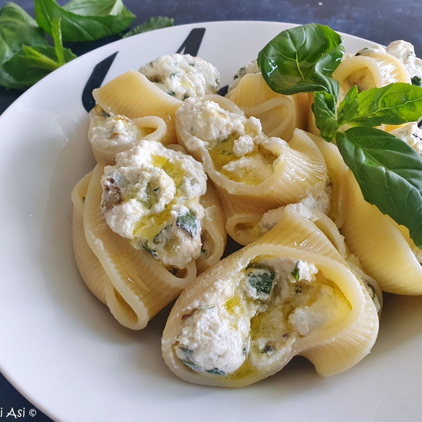 Conchiglioni freddi ripieni con ricotta e zucchine episode artwork