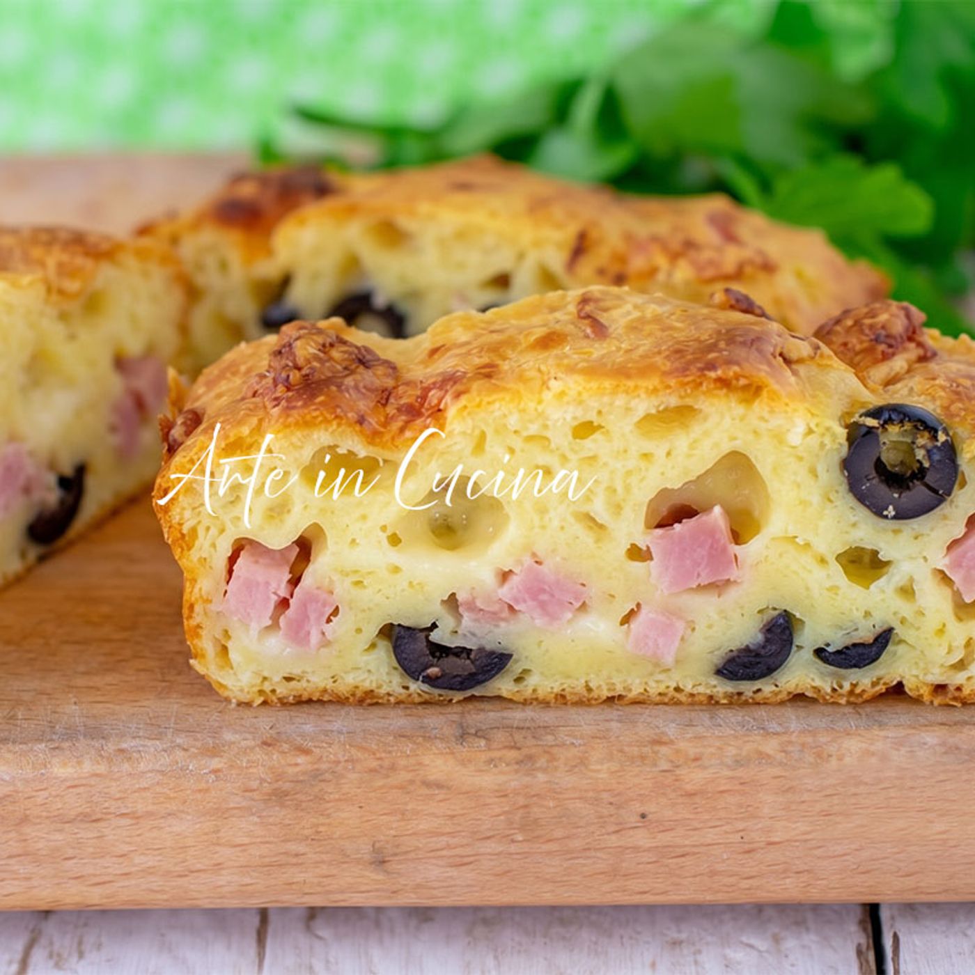 Plumcake salato con prosciutto e olive morbidissimo: ricetta facilissima da fare con un cucchiaio