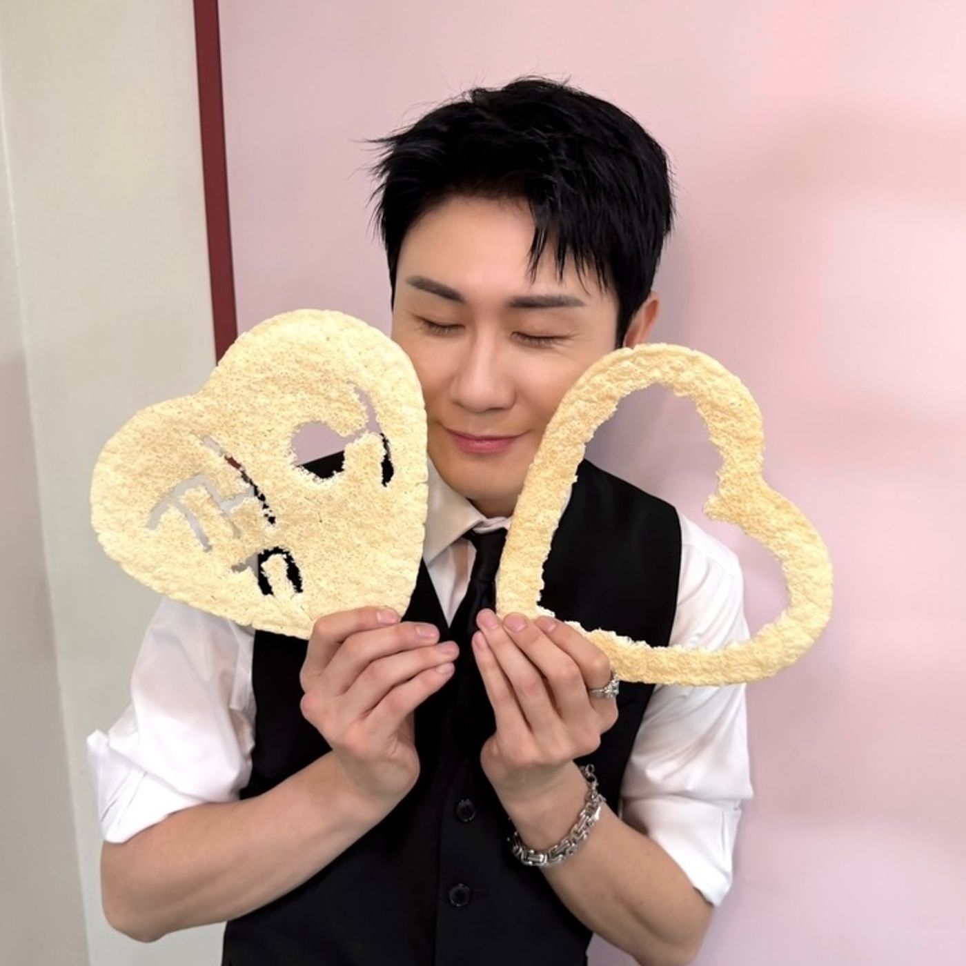 Young Tak Takes 1st-Ever Win On “Music Bank” With “GOGO” | Soompi episode artwork