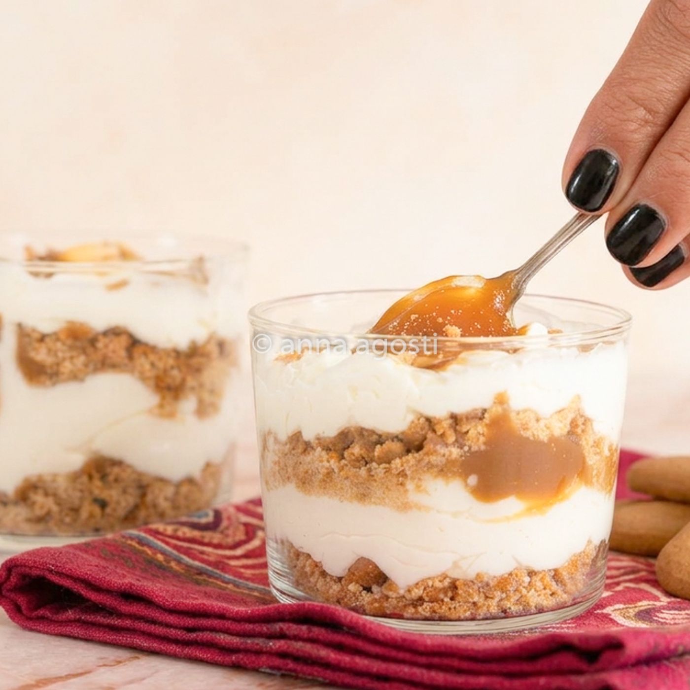 Coppa mascarpone e biscotti: dessert veloce senza cottura