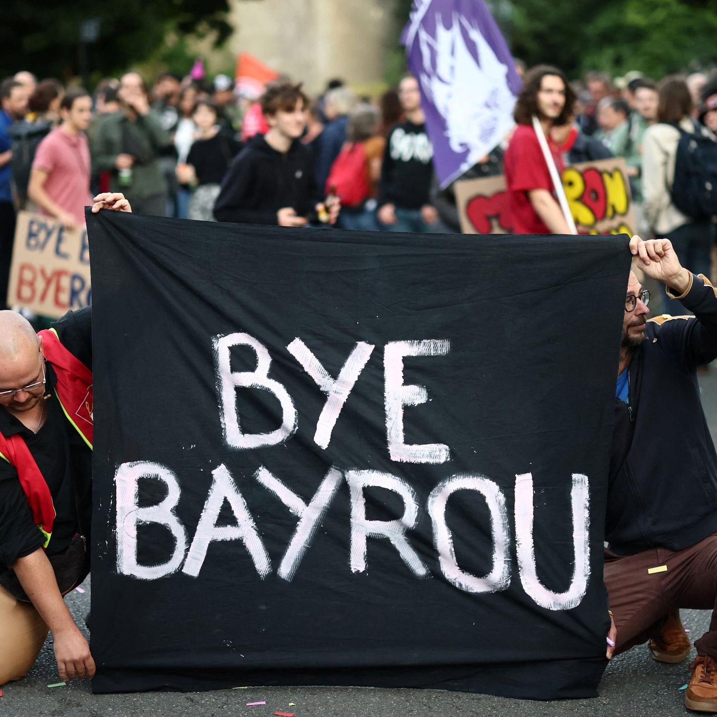 Macron’s government collapses … again episode artwork