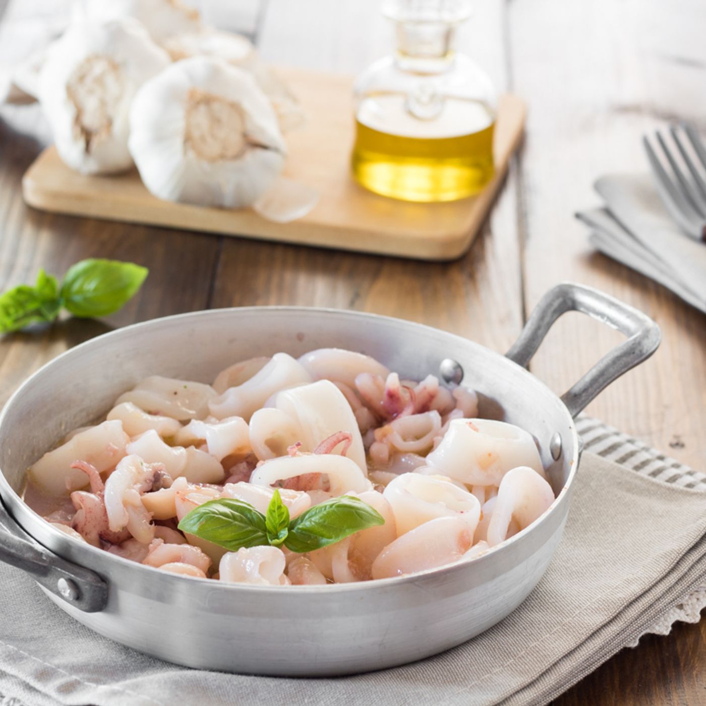 CALAMARI IN PADELLA IN BIANCO