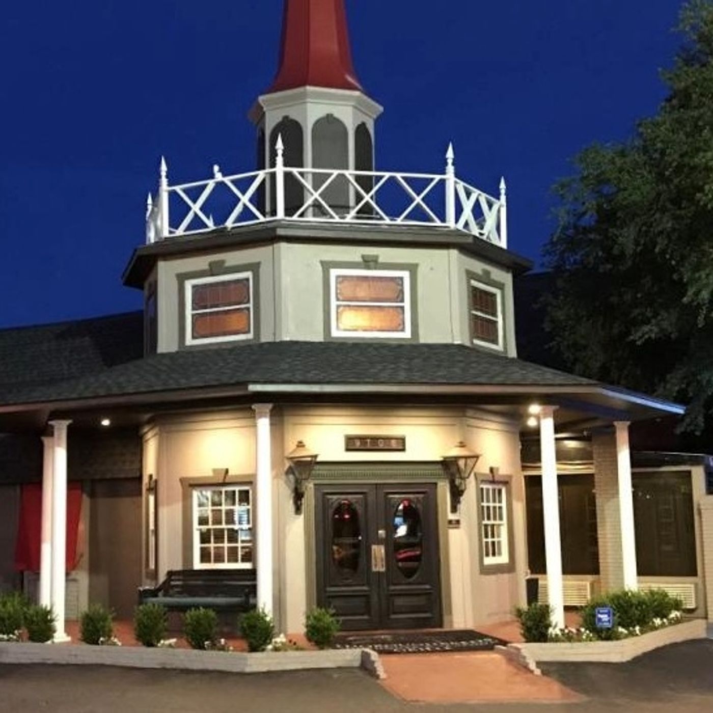 The Prime Ministers visit Thoroughbreds Chop House in Myrtle Beach, SC episode artwork