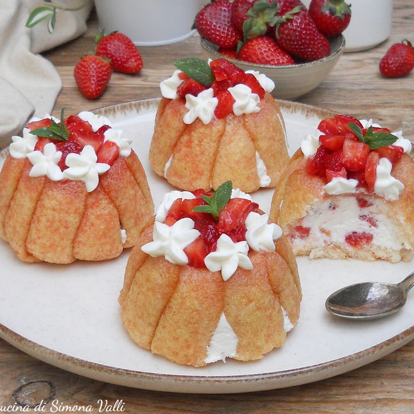 Tortini alle fragole, yogurt e pavesini episode artwork