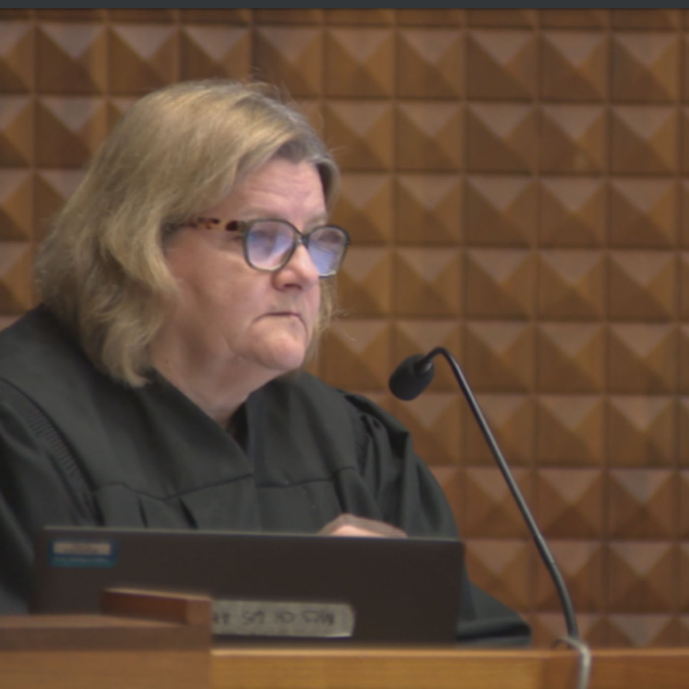 Ep. 1885: Verdict Reached for Judge Accused of Helping Migrant episode artwork