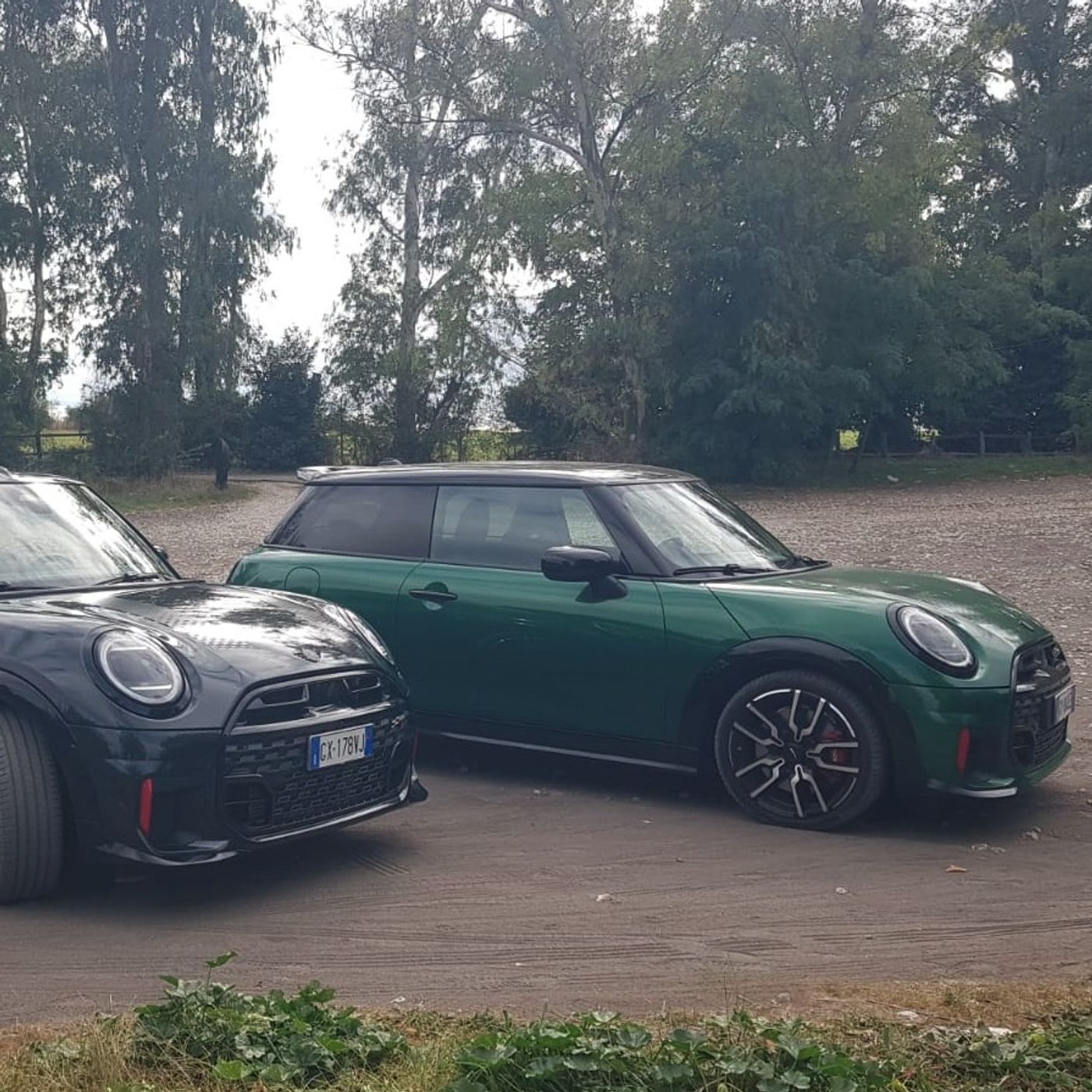 MINI John Cooper Works vs MINI John Cooper Works Cabrio - Due anime della stessa sportività episode artwork