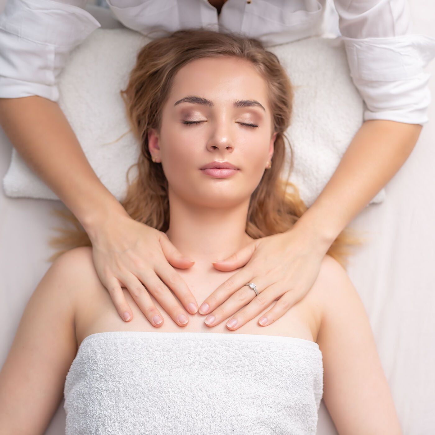 cover of episode S7: Energetic Healing by A Medical Intuitive