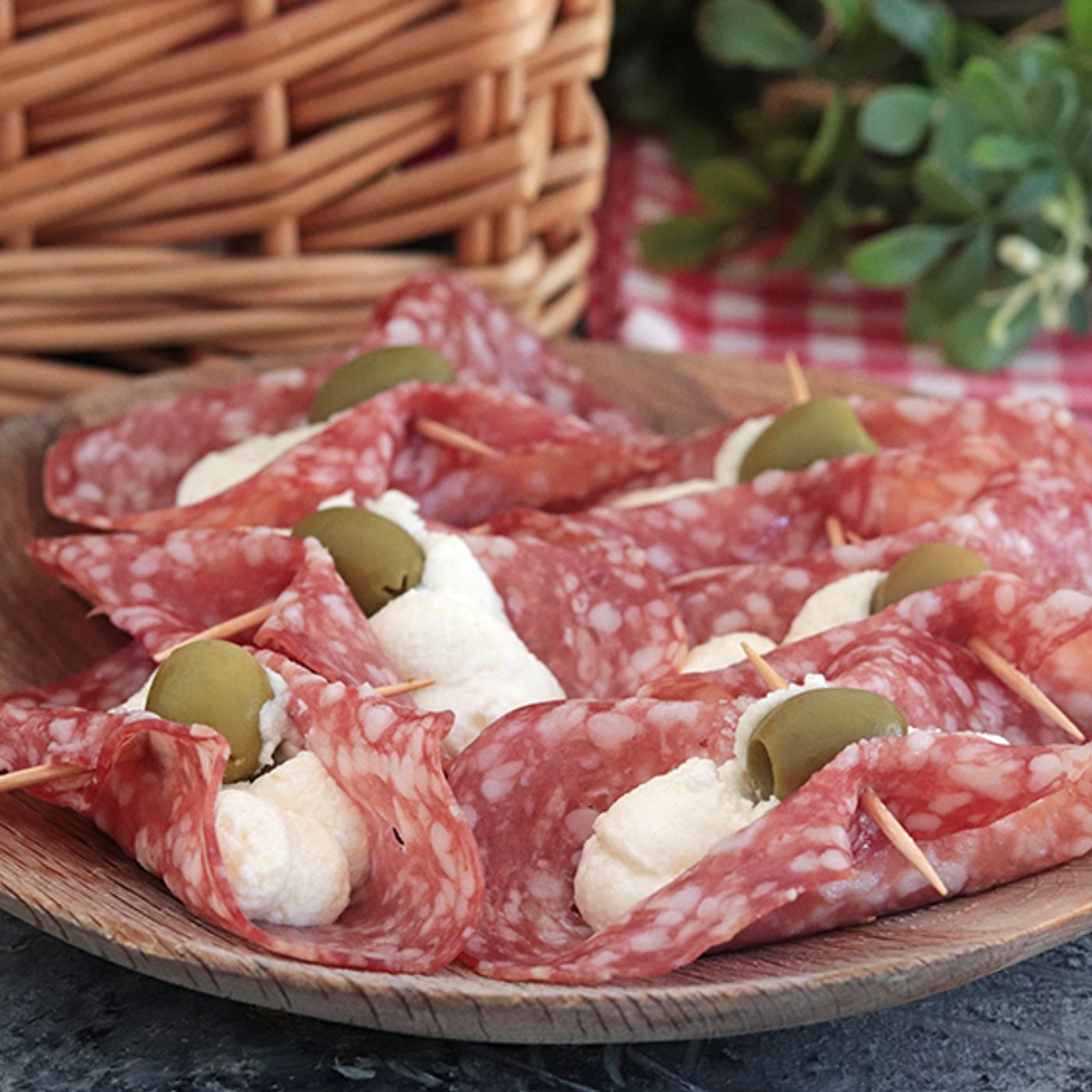 Barchette di salame fredde