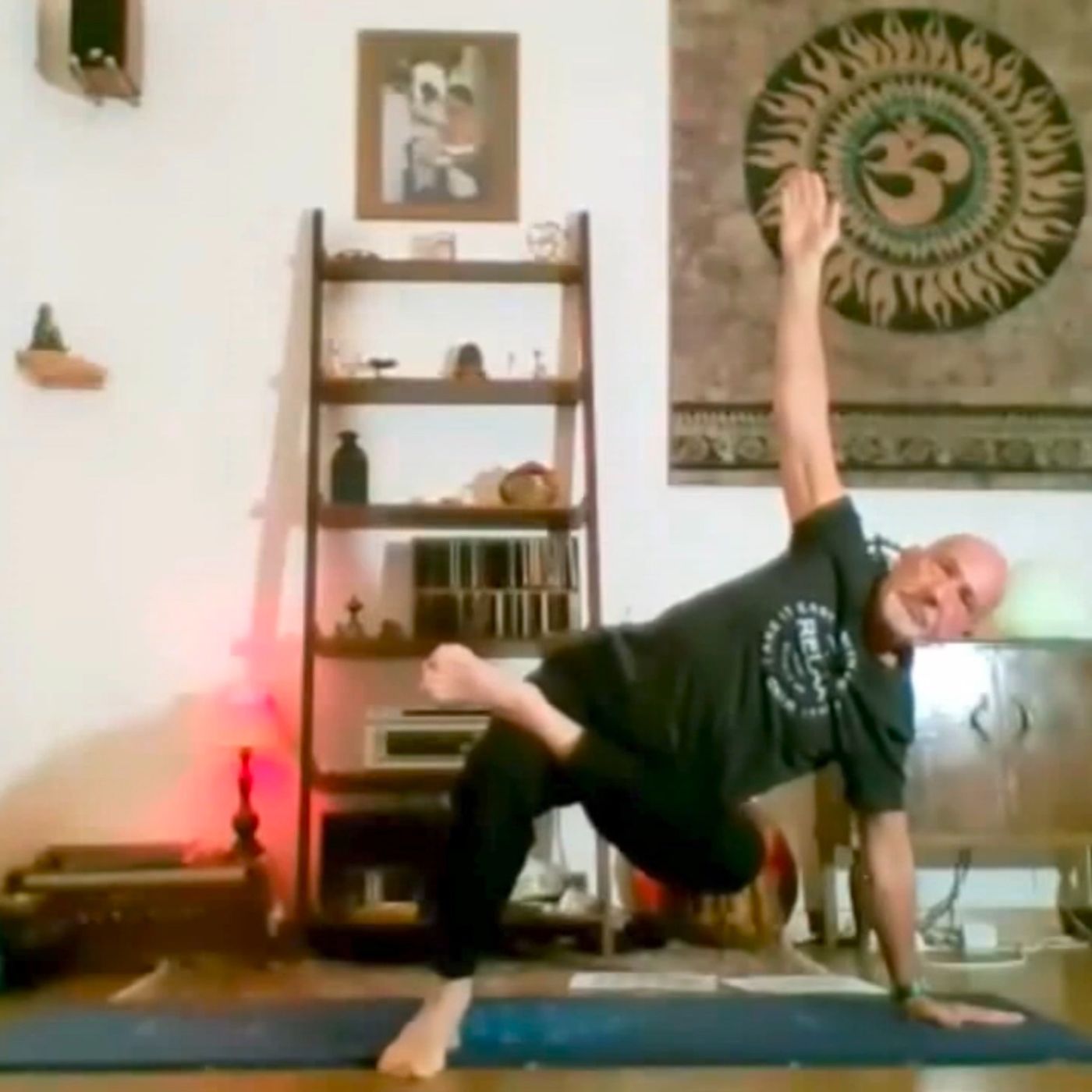 Una seduta di Yoga con attività isometrica. VIDEO episode artwork