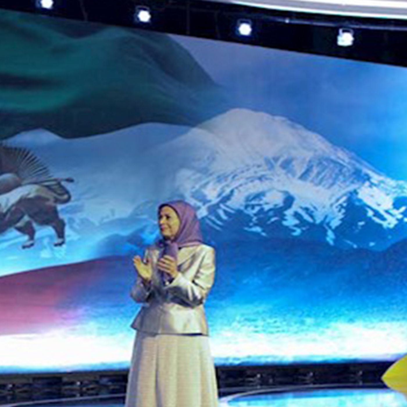 مریم رجوی: ۳۰دی، روزی است که سنگ‌بنای بی‌ثباتی و انقراض رژیم خمینی گذاشته شد