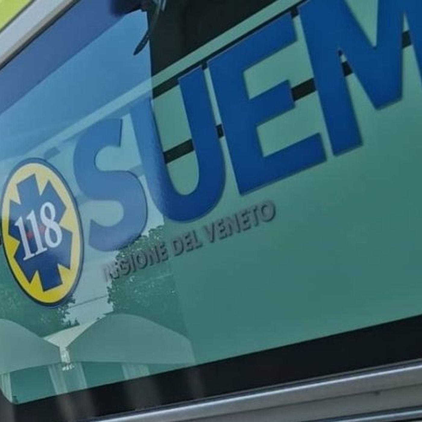 Passo di Riva, due studenti investiti alla fermata del bus: 15enne in ospedale per trauma cranico