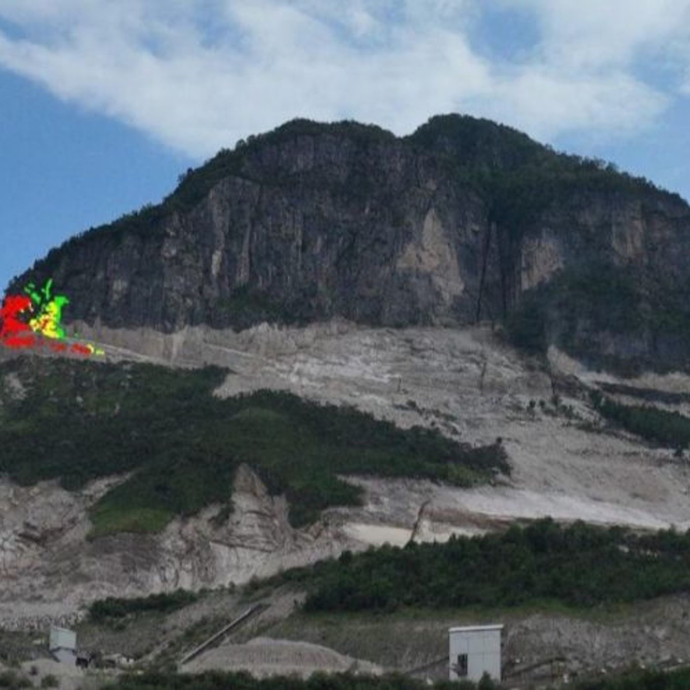 Chiusa la SP350: in movimento fino a 20 mila metri cubi di materiale sopra la cava Chiusa la SP350: in movimento fino a 20 mila metri cubi di materiale sopra la cava