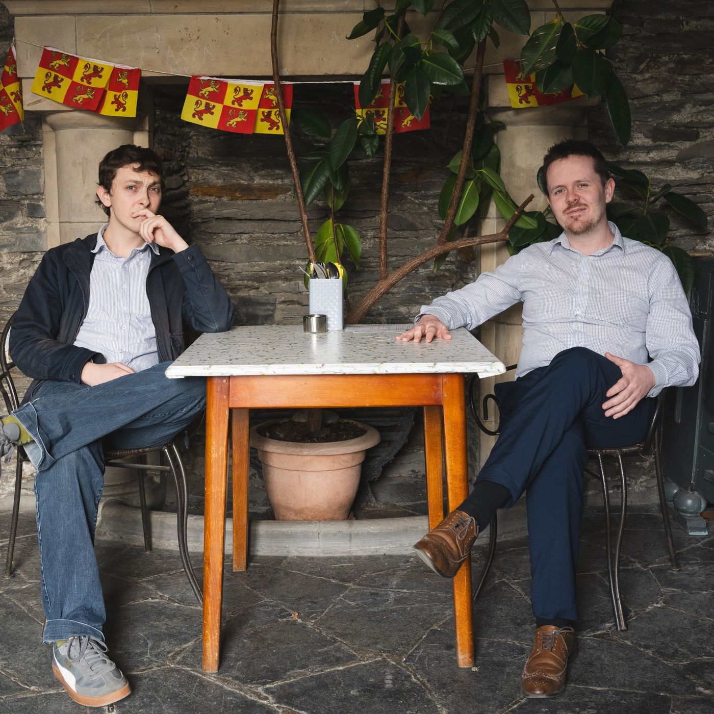 Gair y Gohebwyr: Owain Williams ar Lafur, y Ddadl Fawr, a gweledigaethau wan y pleidiau ar yr economi ac iechyd