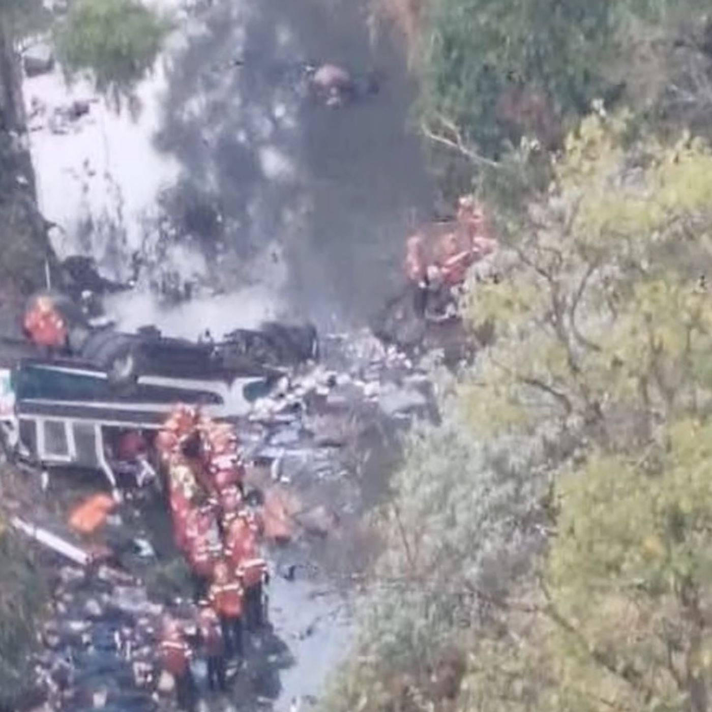 DANDO CAÑA: Tragedia en Guatemala: Autobús cae de puente y deja más de 40 muertos 😢🚌 episode artwork