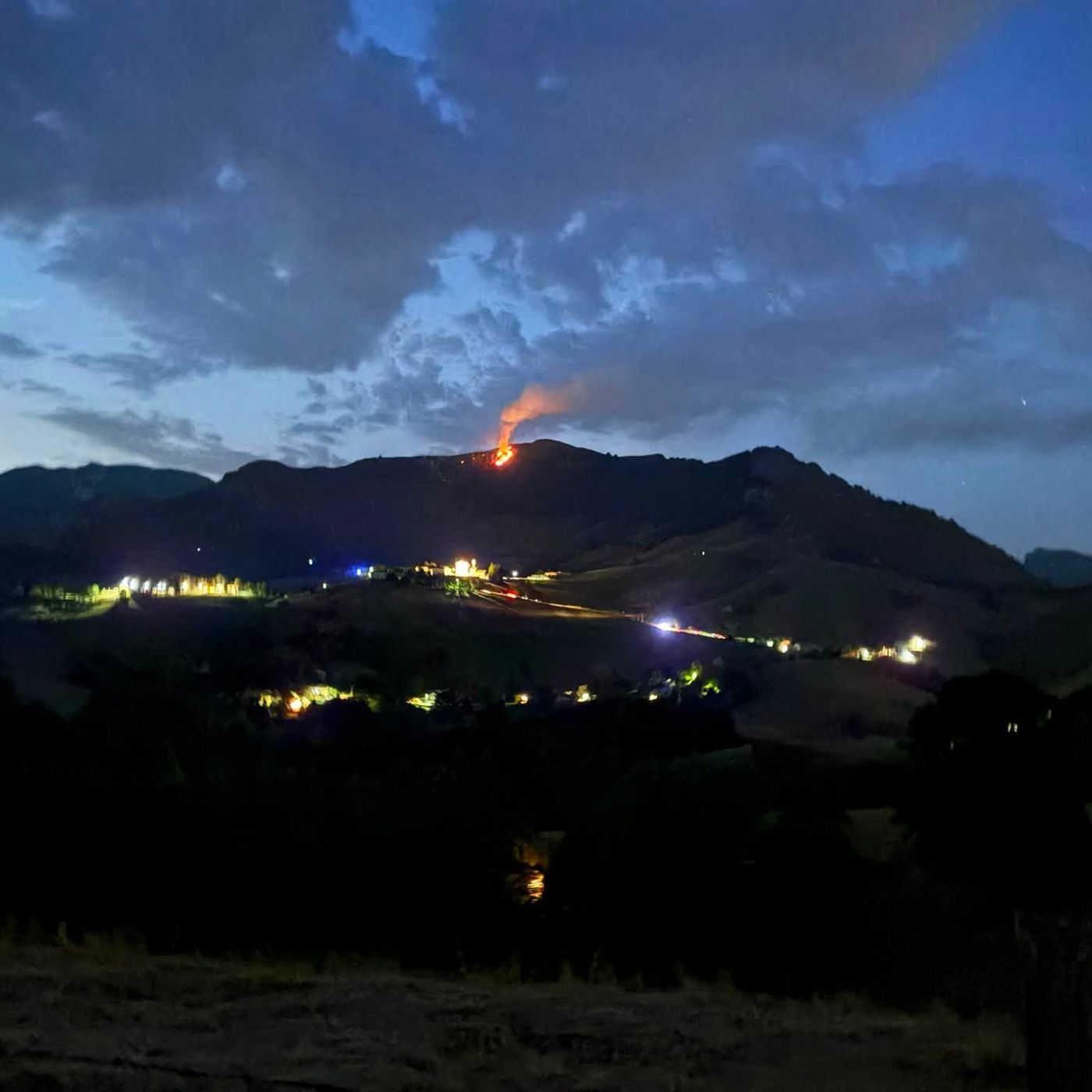 Ripartito nella notte l’incendio fra Lessinia e Crespadoro. Richiesto un Canadair episode artwork