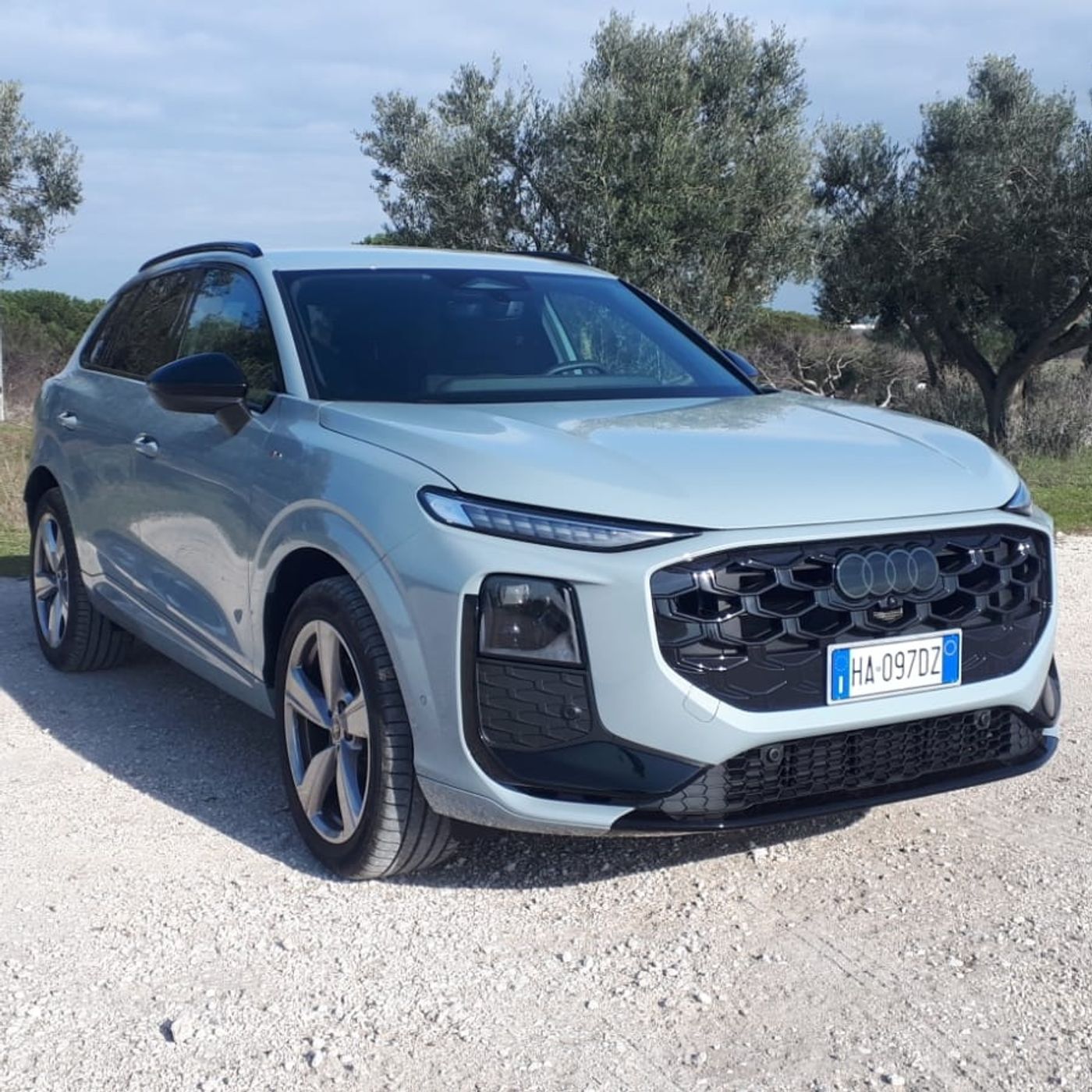 Audi Q3 TDI 110 kW S tronic - Un SUV compatto tra comfort e tecnologia episode artwork