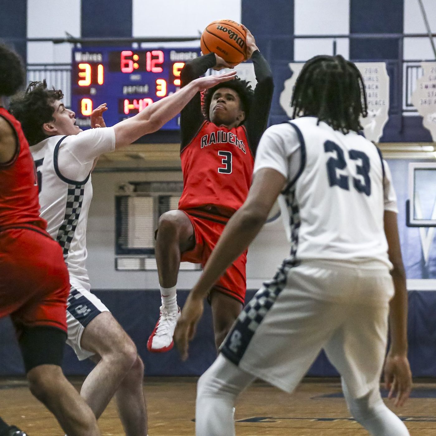 TJ Williams’ hot shooting in 26-point night sparks Bolingbrook to blowout win at Oswego East episode artwork