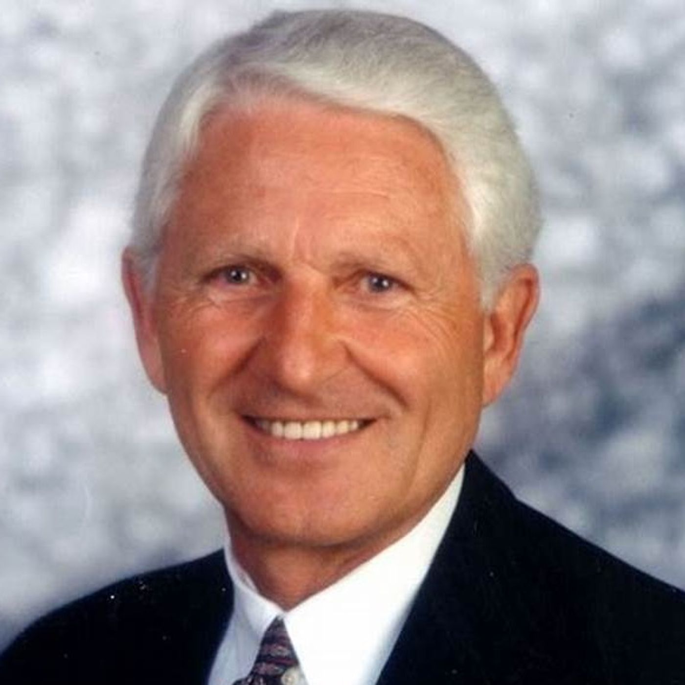 Ep.107: Lute Olson tribute scheduled at McKale and possible Tommy Lloyd recruits. episode artwork