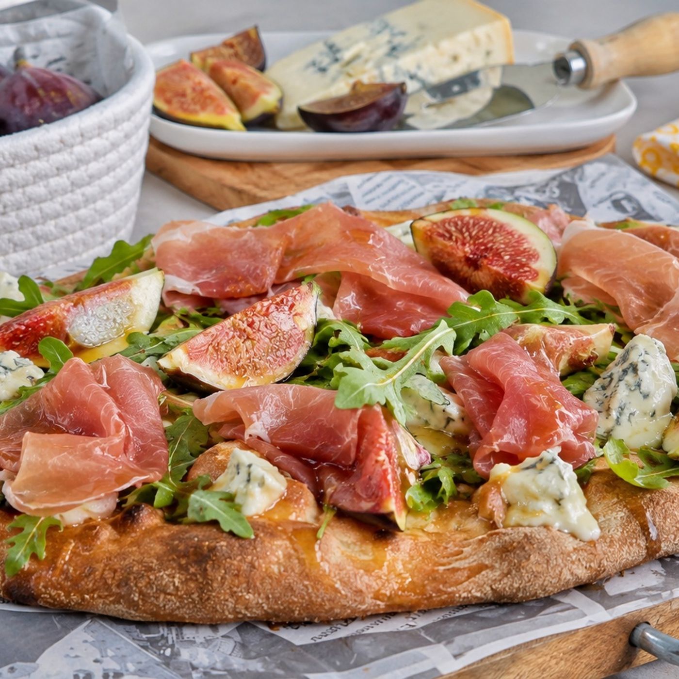 Pinsa con gorgonzola prosciutto crudo fichi miele e rucola episode artwork
