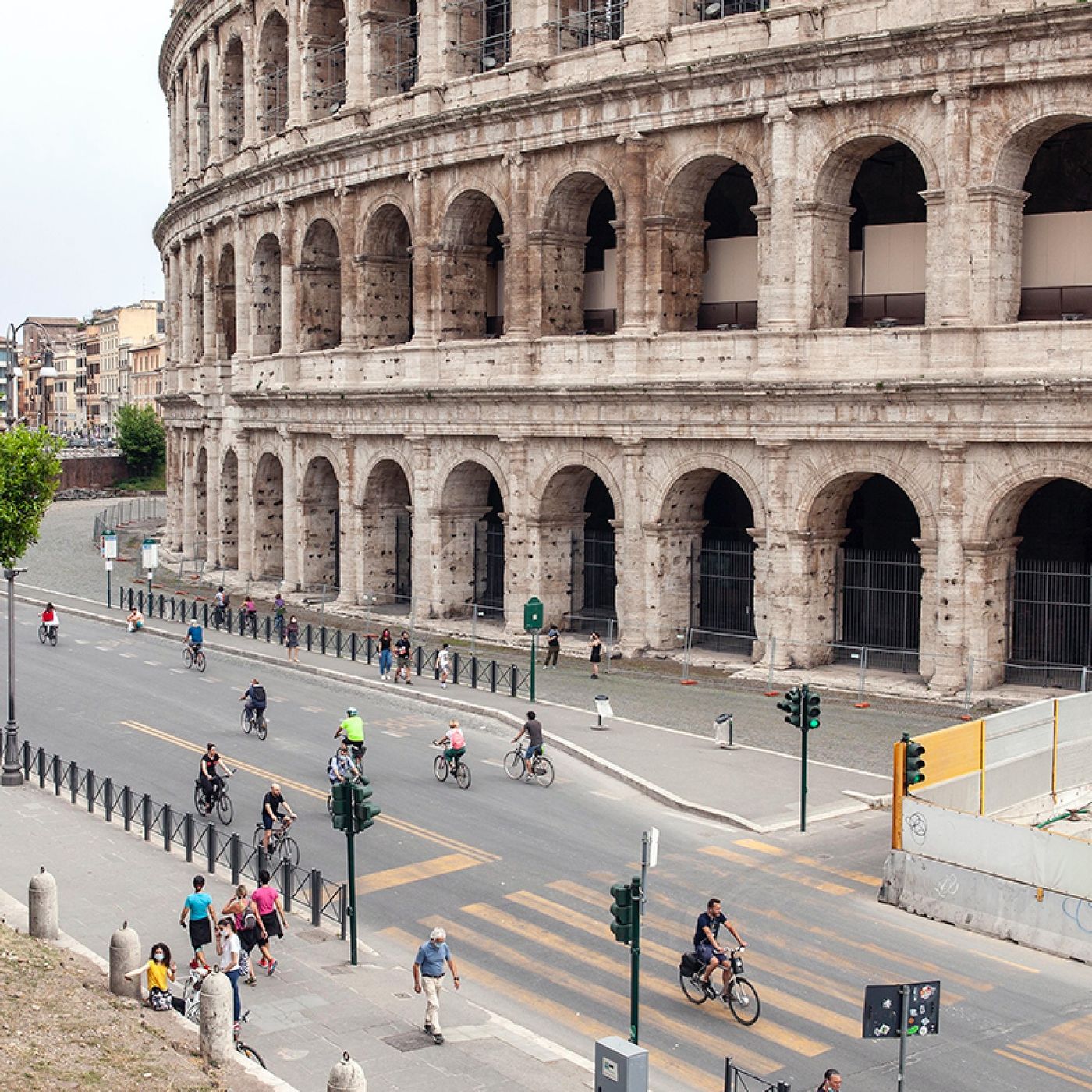 #599 Bello il Colosseo, ma vuoi mettere Sutri? Migliaia senza casa, sessismo alla Sapienza e altre storie di Roma episode artwork