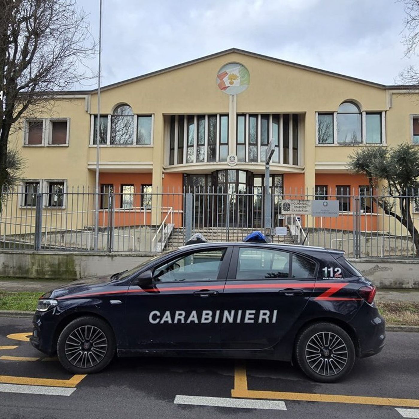 Rubano il portafoglio e vanno a fare acquisti. Due pregiudicati incastrati dalle telecamere episode artwork