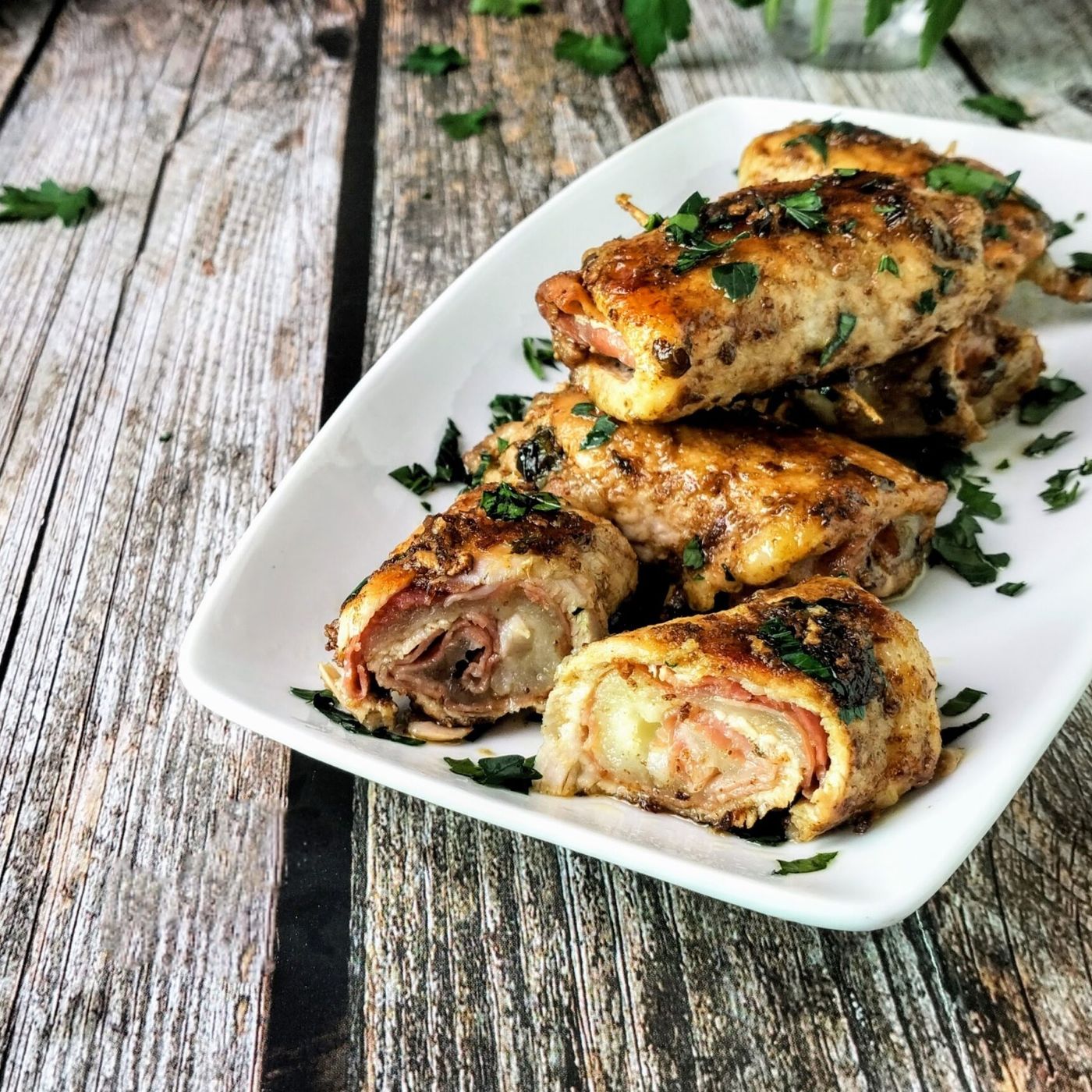 Involtini di lonza ripieni: sfiziosi bocconcini ricchi di sapore e dal cuore filante. episode artwork
