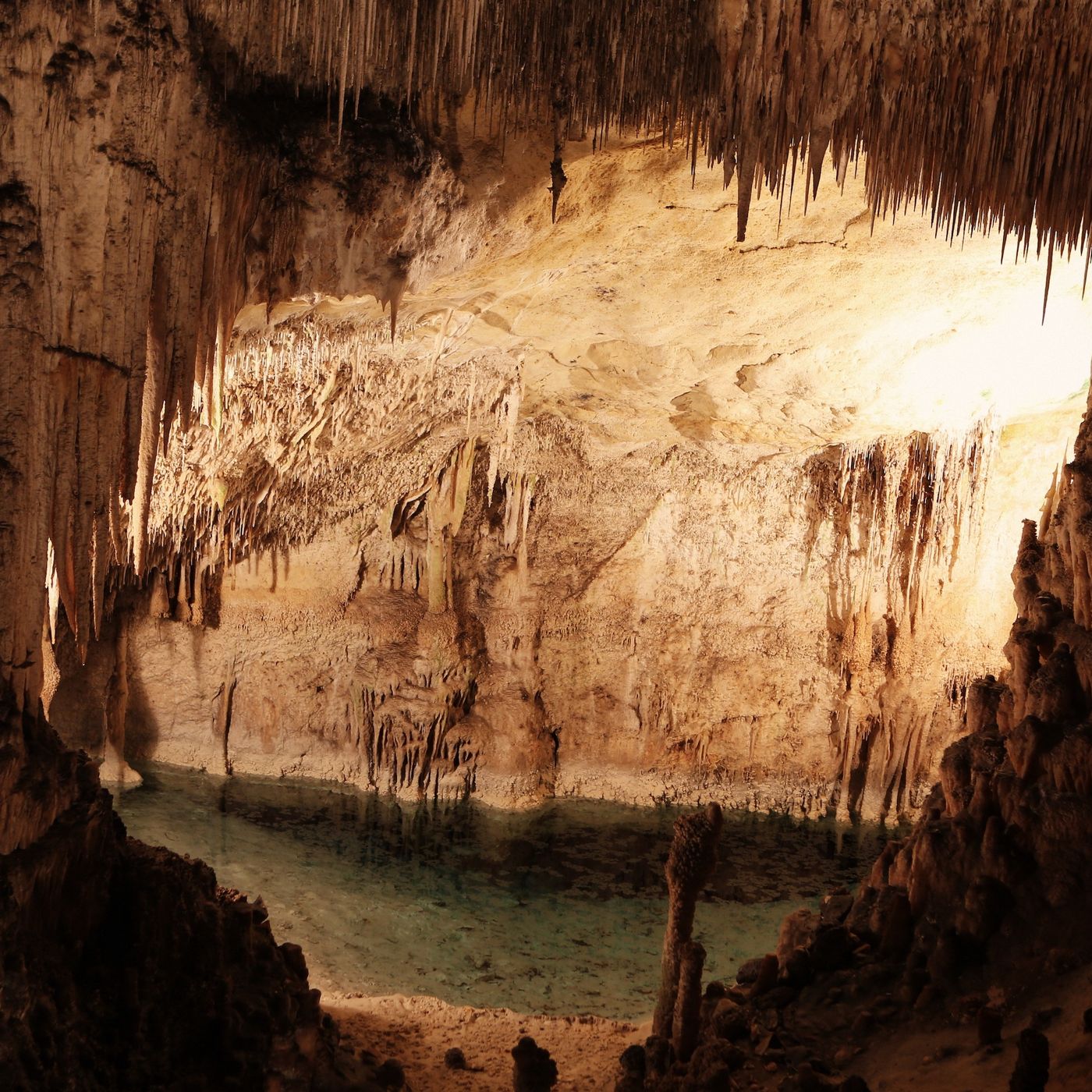 Ancient cave. Пещера Кан и гут. Моравский крас. Вертикальная пещера. Пещера с золотом.