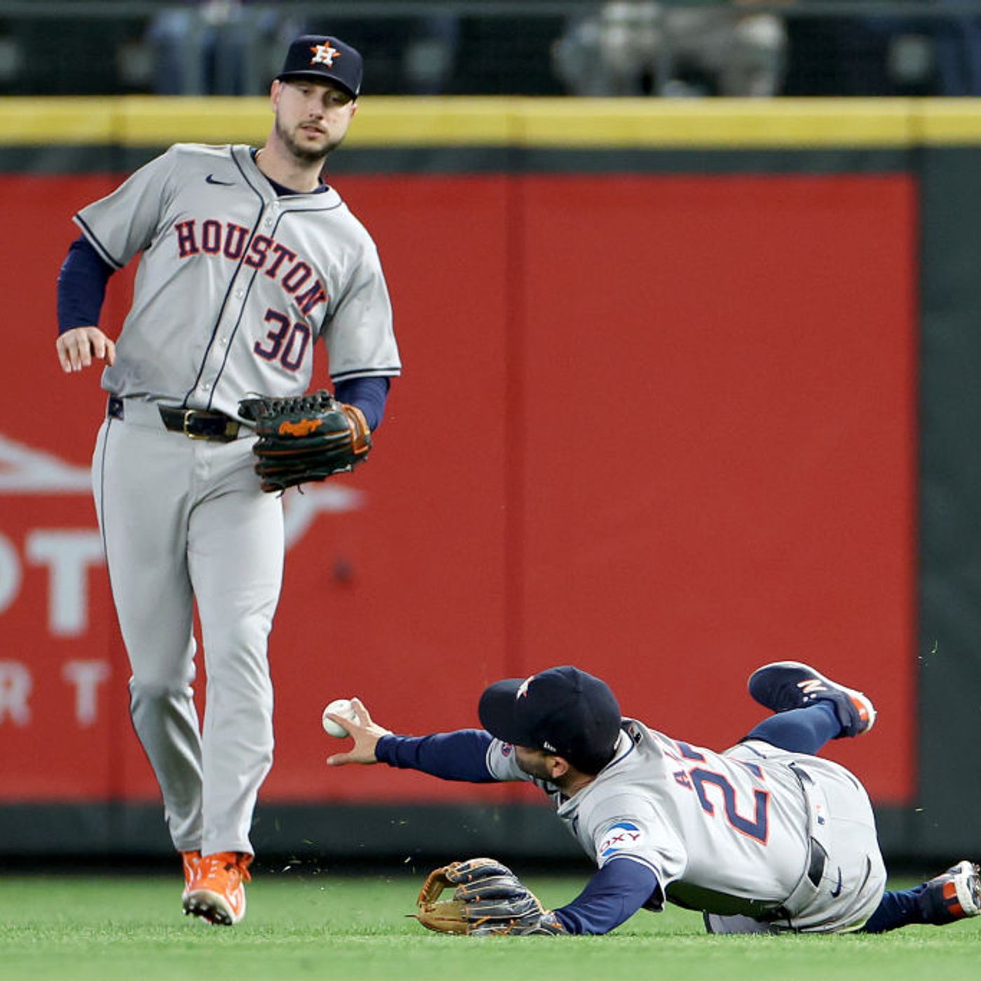 Astros Lose In Extras, Look To Avoid Sweep By Mariners, Stefon Diggs At Texans OTAs