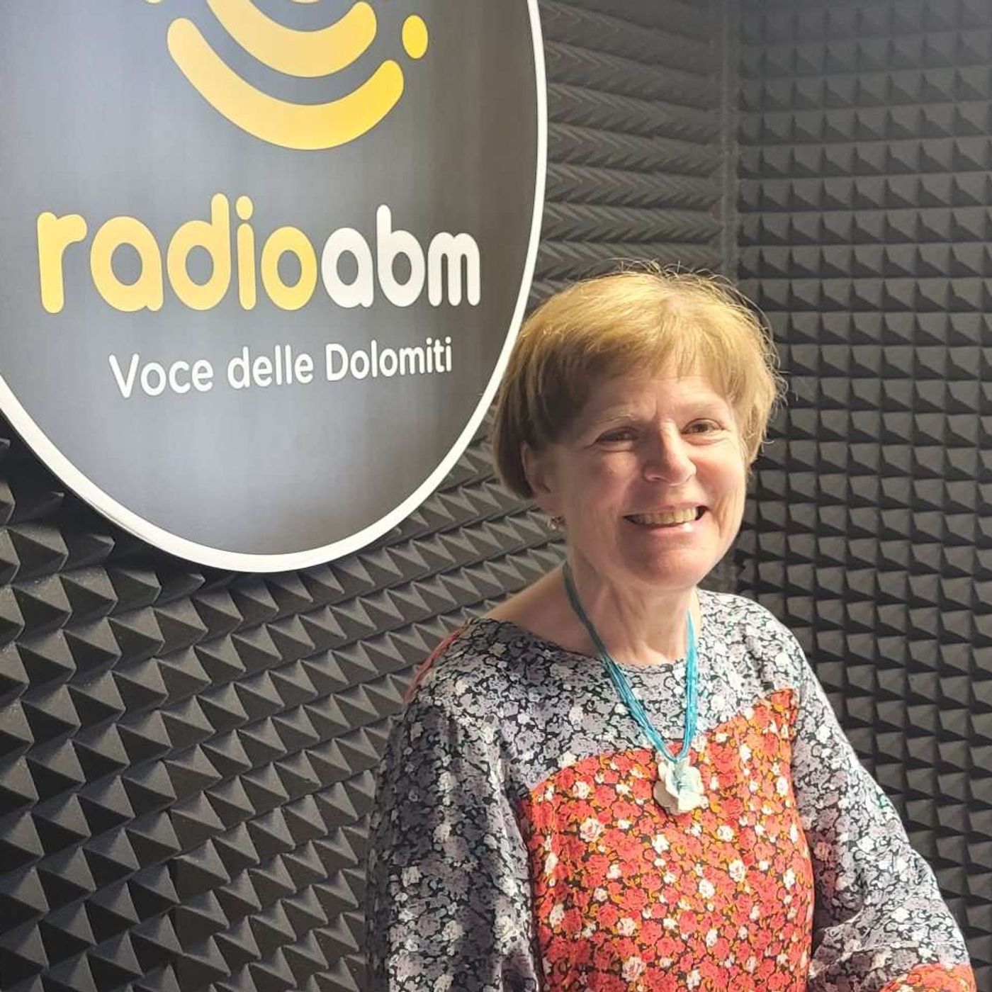 Intervista a Lucia Molin Pradel - “Scrivere a mano, tra passato e presente” episode artwork