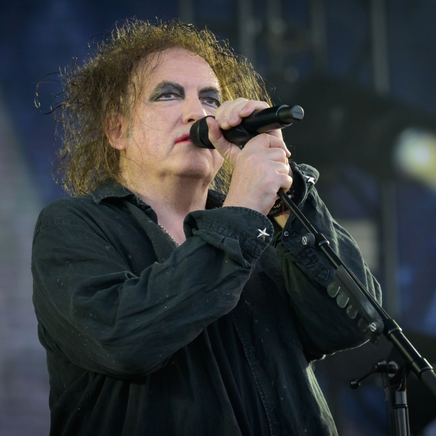 The Cure’s Robert Smith expands on his “please just fuck off” post about Chris Martin’s World Cup halftime show