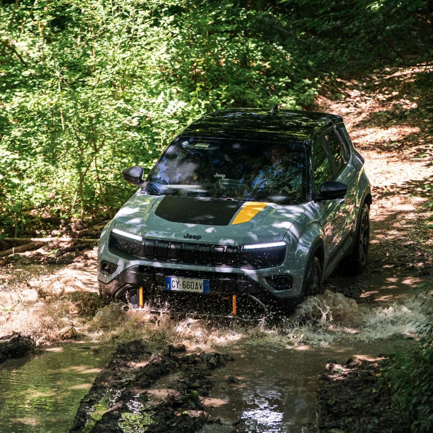 Jeep Avenger 4xe: il SUV compatto che unisce libertà, tecnologia e avventura ibrida episode artwork