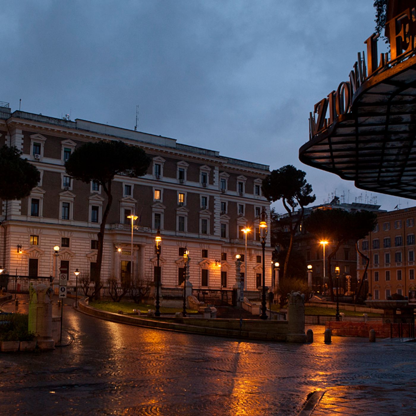 #666 Supermarket nei cinema, polizia nelle strade e altre storie di Roma episode artwork