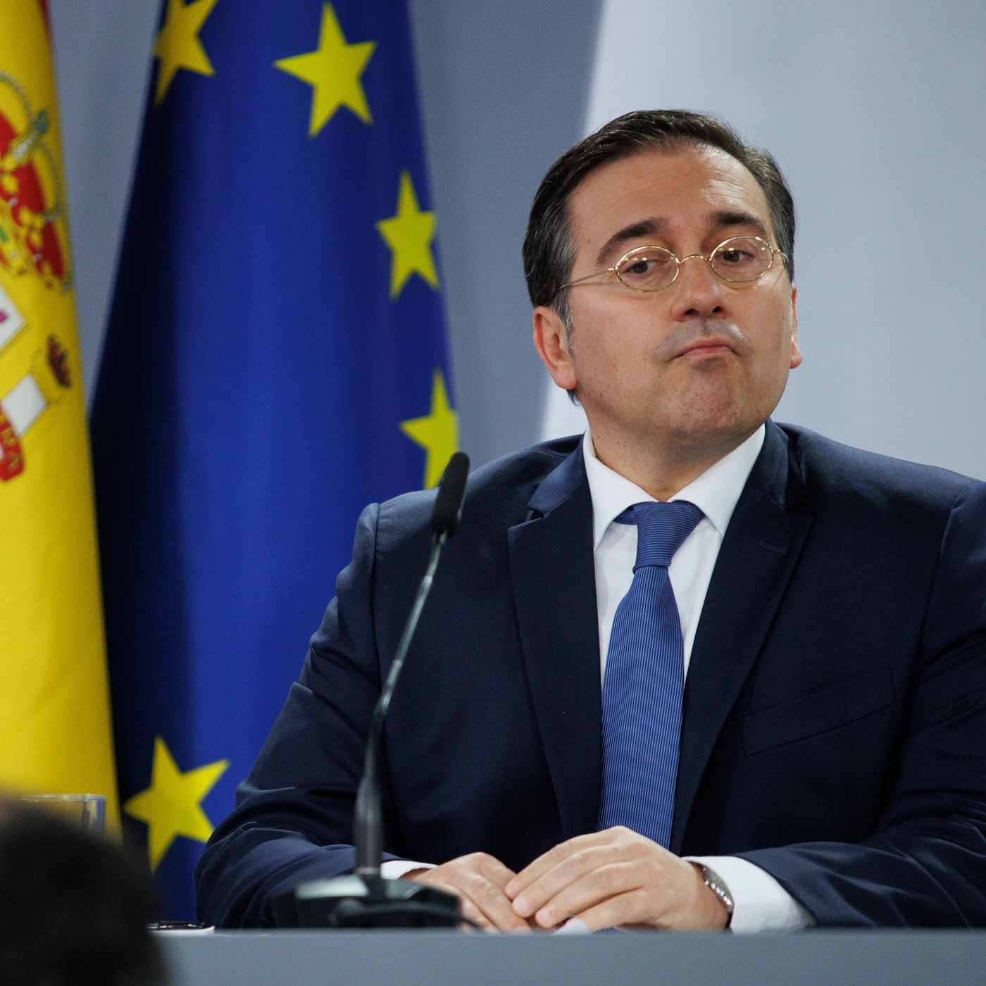 cover of episode Albares afirma que España no se plantea "en estos momentos" autorizar a Ucrania el uso de armas donadas contra Rusia