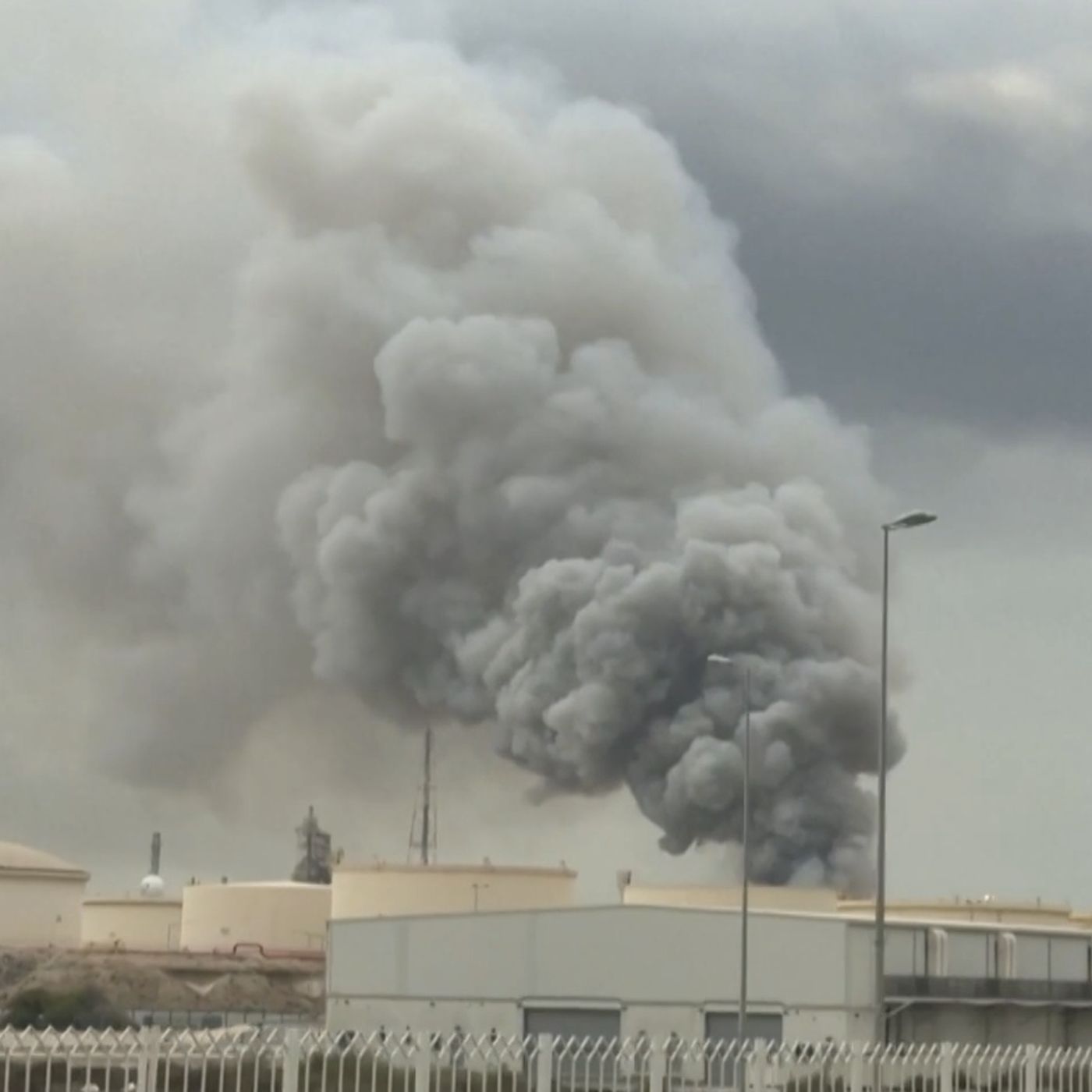 Tertulia de Cuesta: Trump avisa de que la Guerra en Irán está terminándose pero los precios siguen subiendo