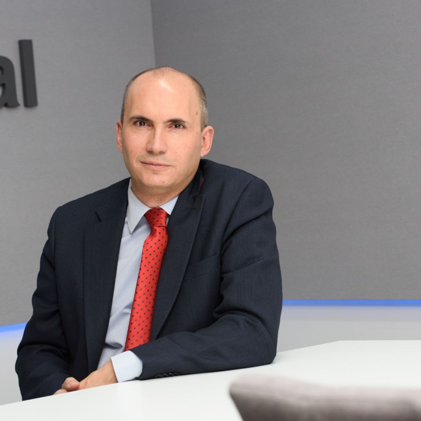 Úbeda en Llamas. Domingo Soriano presenta su nueva editorial 'Innecesaria'