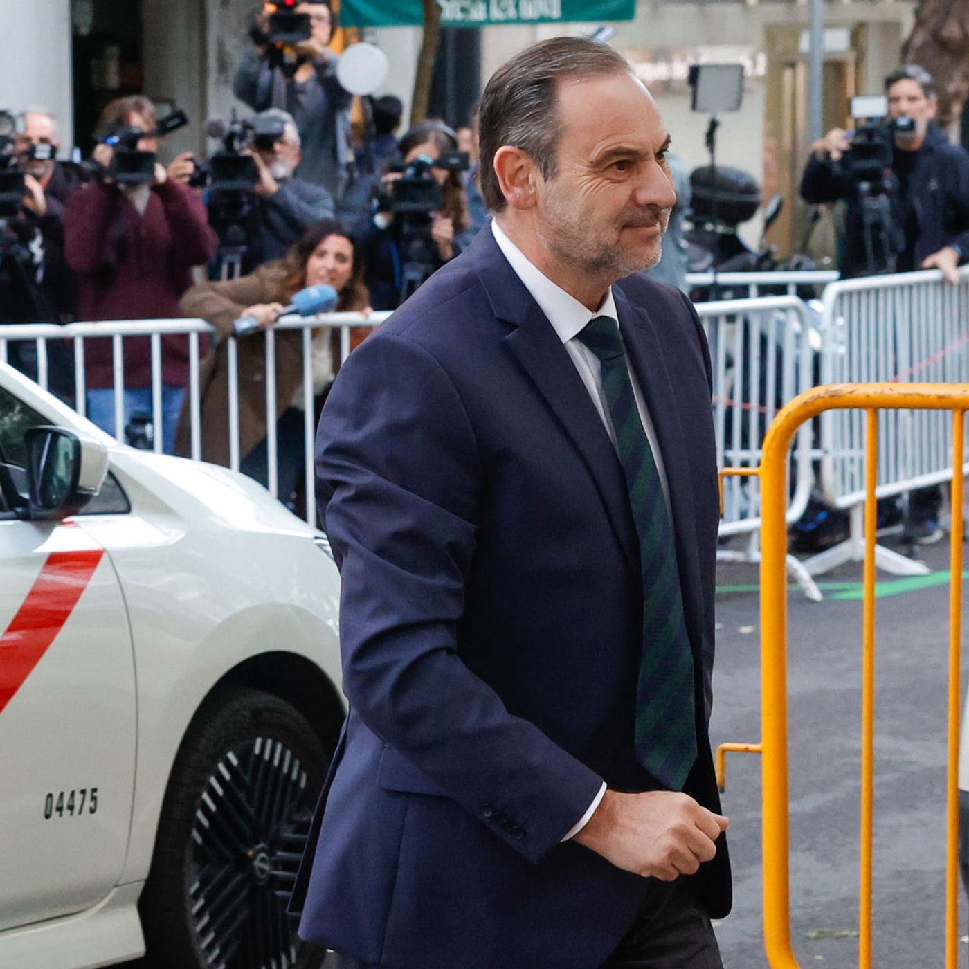 El editorial de Carlos Cuesta: El PSOE, cada vez con más cara de imputado