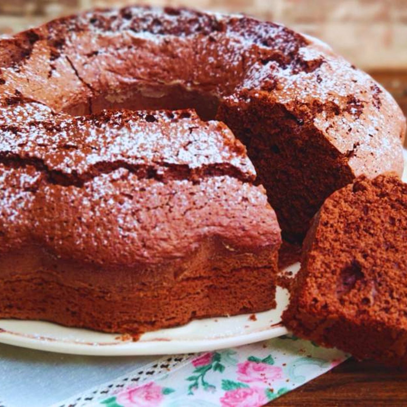 Ciambellone al cioccolato soffice: la ricetta facile anche con Bimby episode artwork