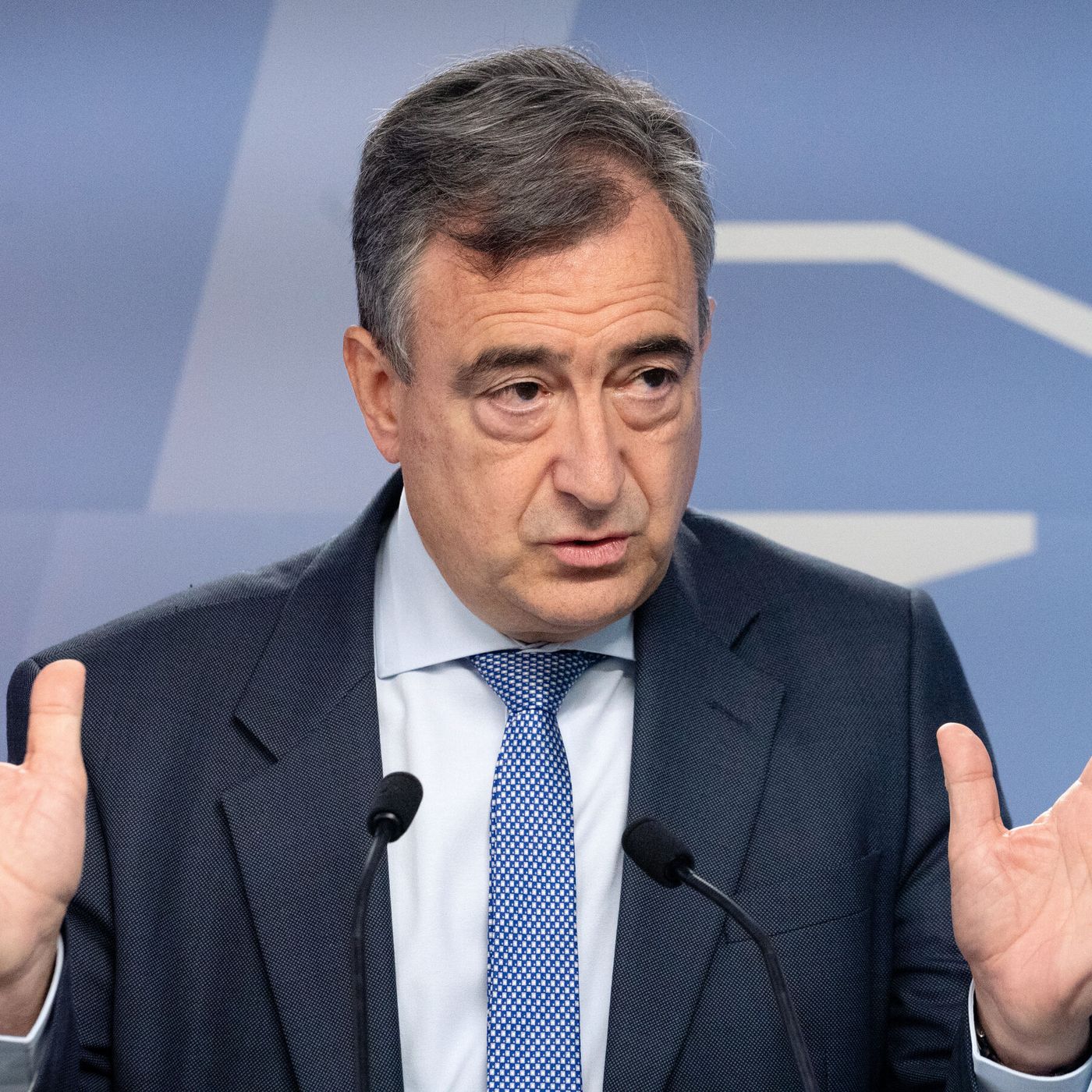 La República de los tonnntos: La curiosa reacción del PNV a las acusaciones sobre mordidas