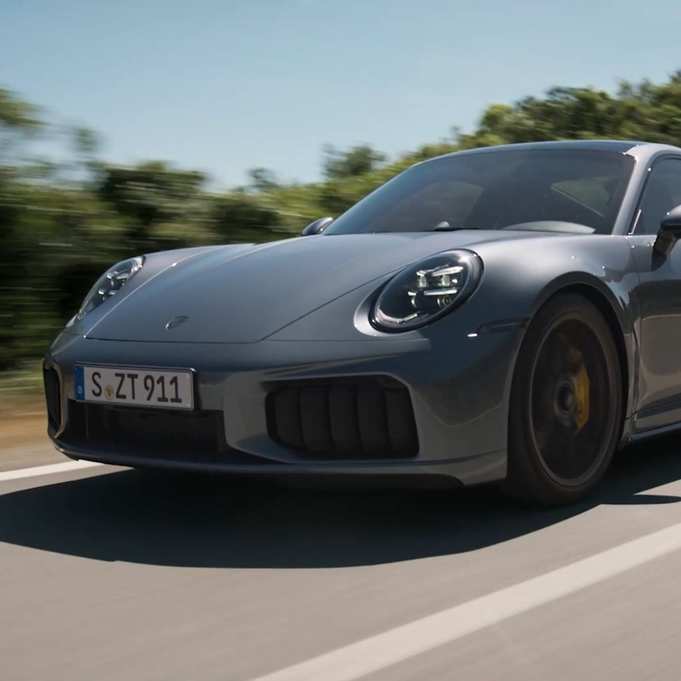 Porsche 911 Turbo S - La leggenda si reinventa con 711 CV di pura emozione episode artwork