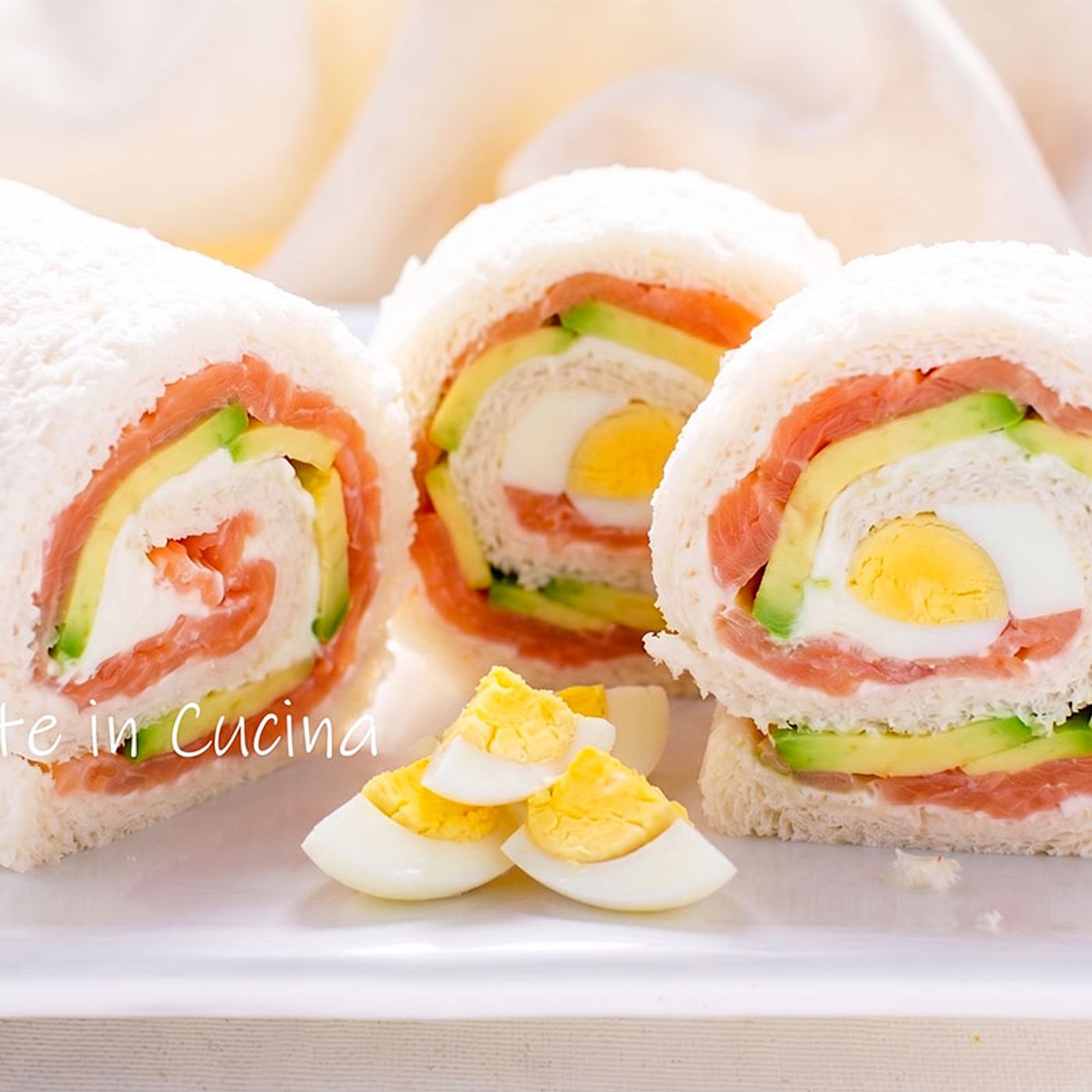 ROTOLO PANE TRAMEZZINO con salmone e uova episode artwork