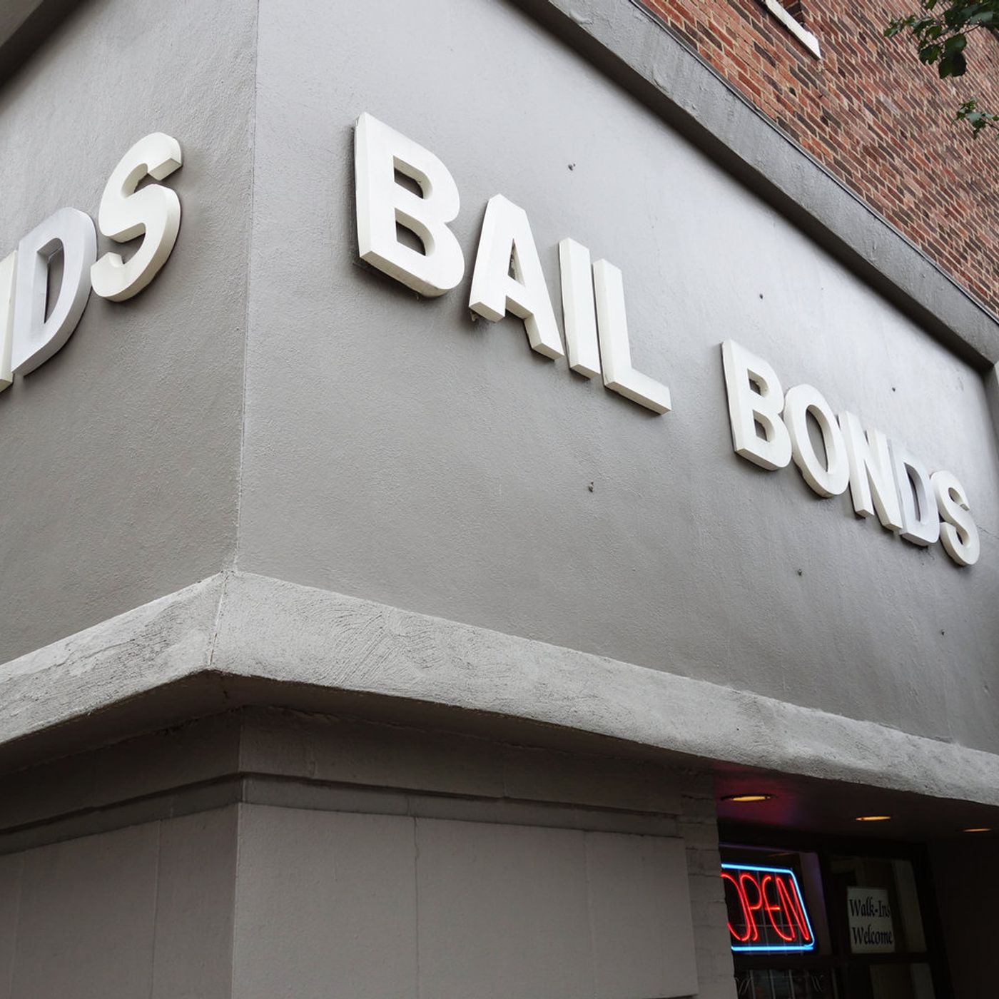Are Bail Bondsmen Taking Advantage of Poor Clients? episode artwork