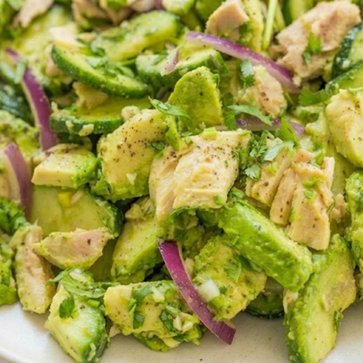 Insalata di Tonno e Avocado: la Ricetta Estiva Cremosa e senza Maionese