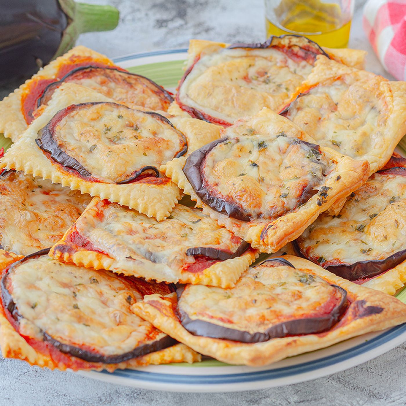Pizzette di sfoglia con melanzane e provola episode artwork