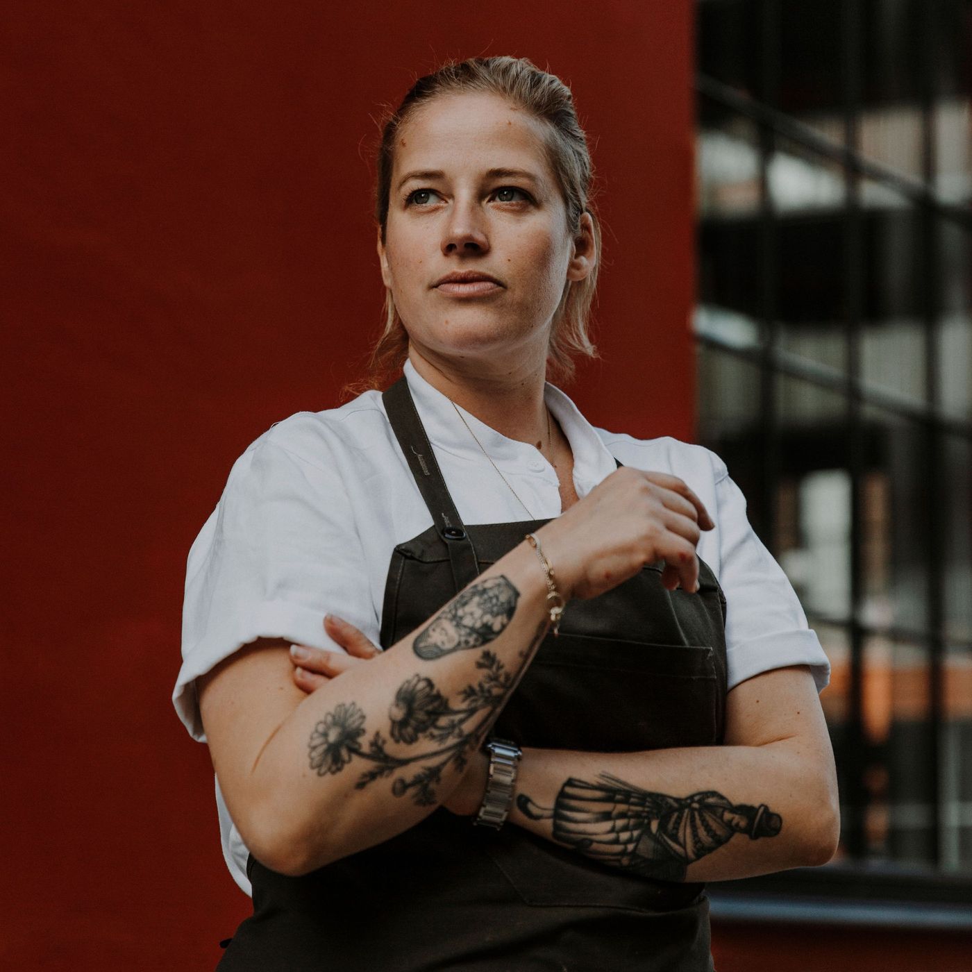 med stjernekok Kamilla Seidler: “Jeg tager en brødkniv frem til 90 kr og skærer en frossen tun, og så går de helt amok”