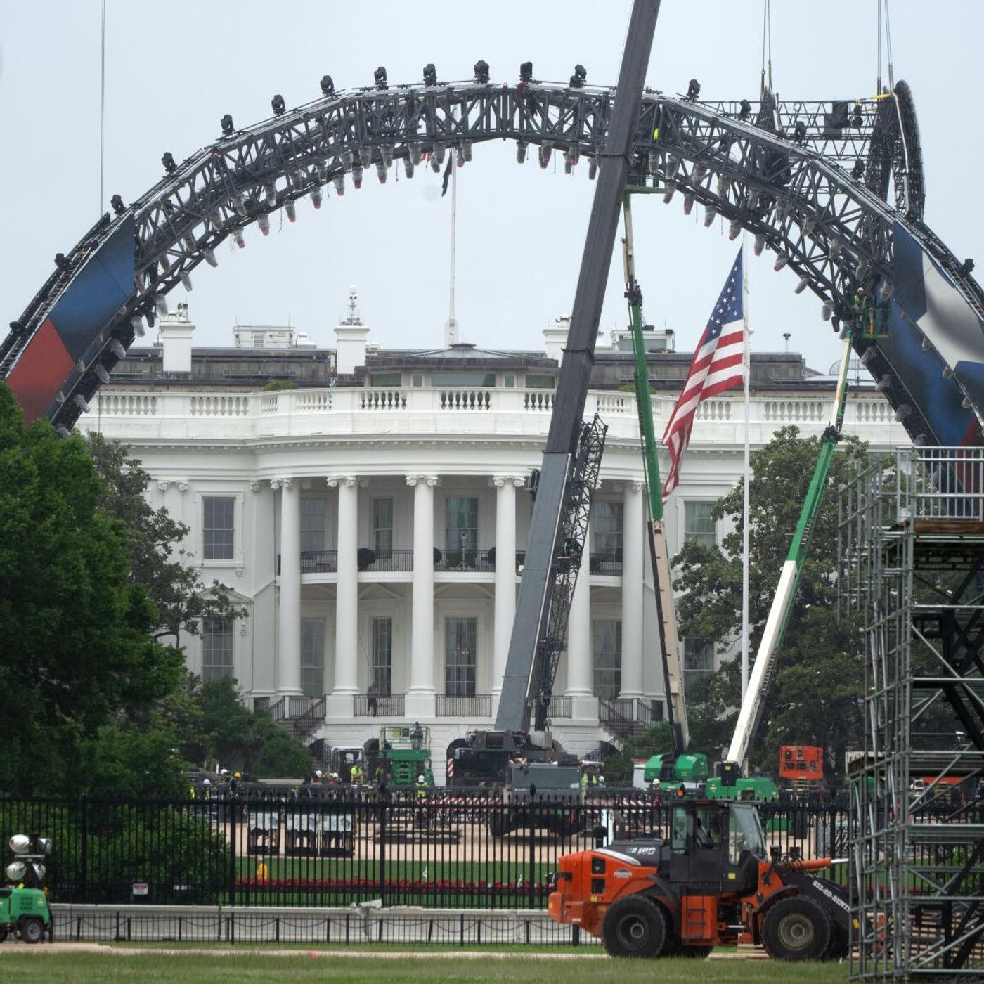 Construction begins for UFC fight on White House lawn episode artwork
