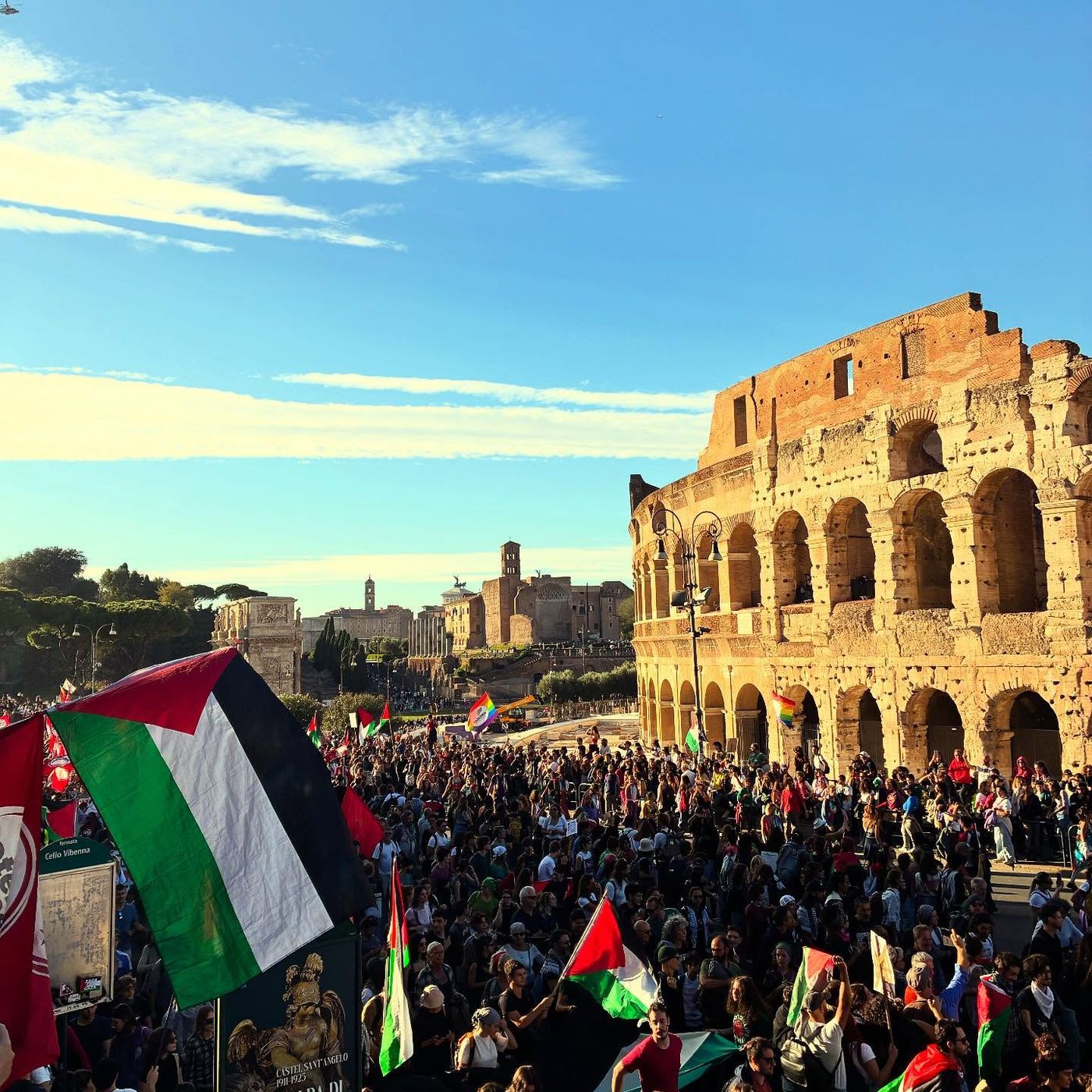 #824 Nuovo blocco, nuovo corteo; Verdone, il cinema e la festa di Repubblica; Simone e gli sbandati di Termini, e altre storie di Roma episode artwork