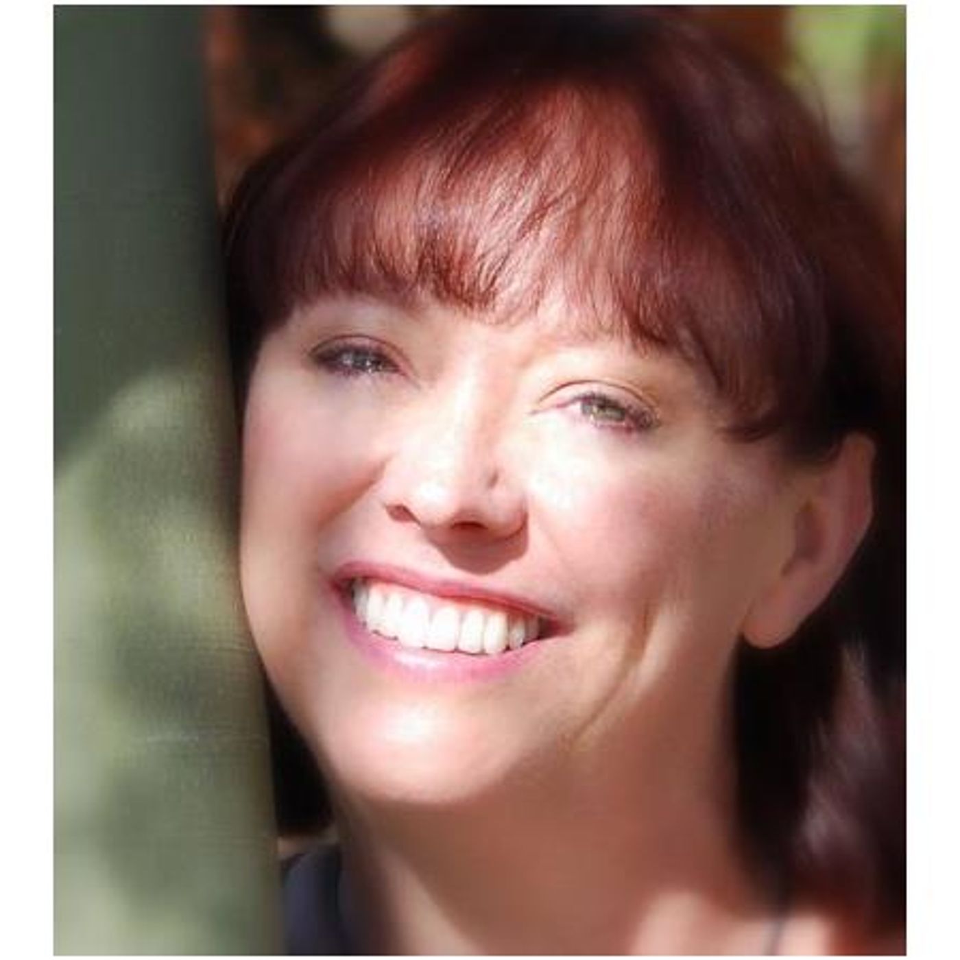 Musican and SongwriterSarah McAdams  from 8-9pm and Author Dana Davis from 9-10 episode artwork