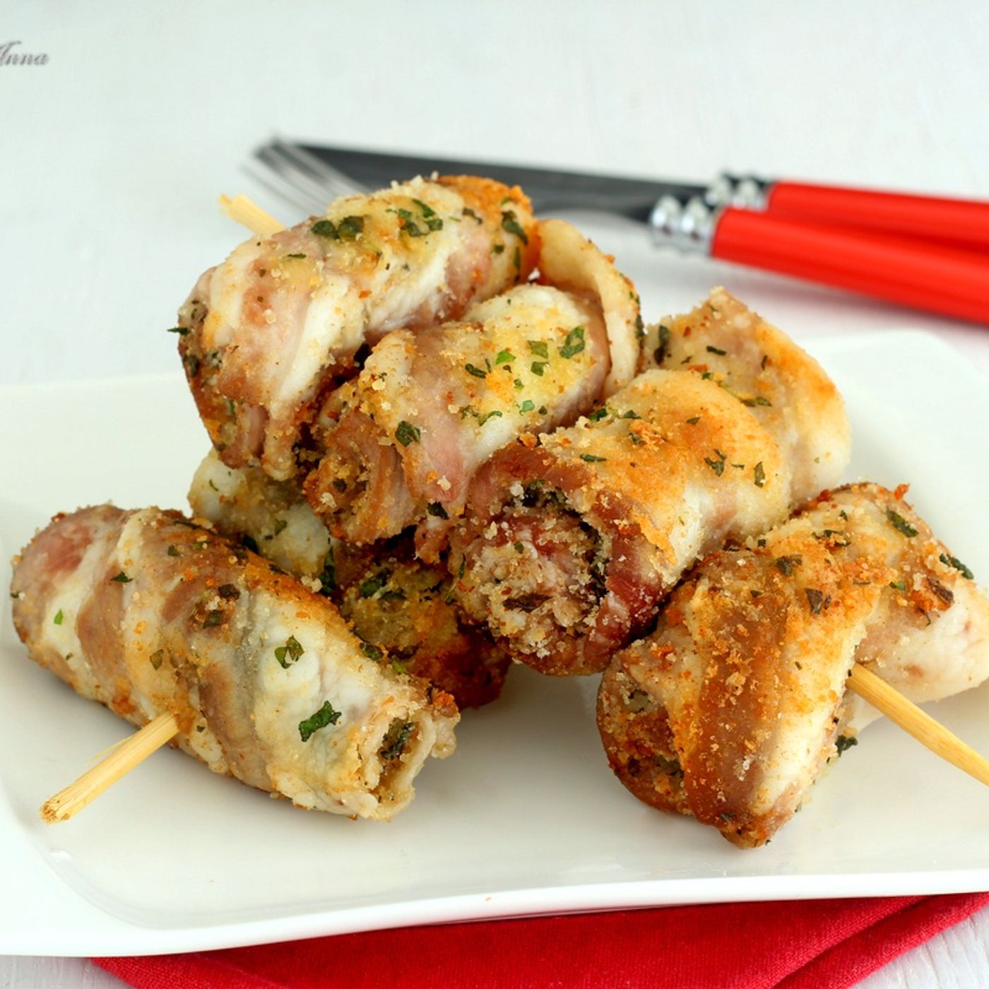 Involtini di pancetta fresca: il secondo sfizioso che conquista tutti