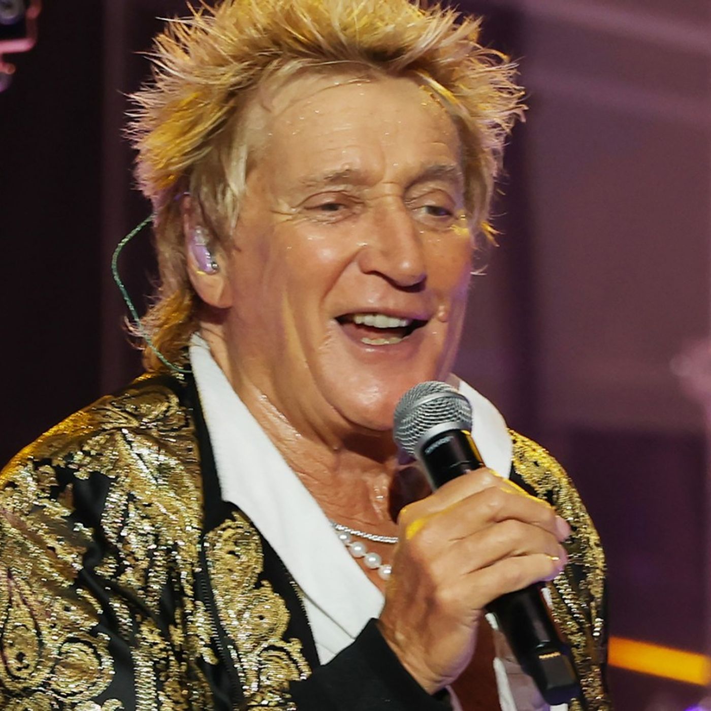 Rod Stewart Undergoes Successful Heart Procedure, Cancels Tour Dates to Recover episode artwork